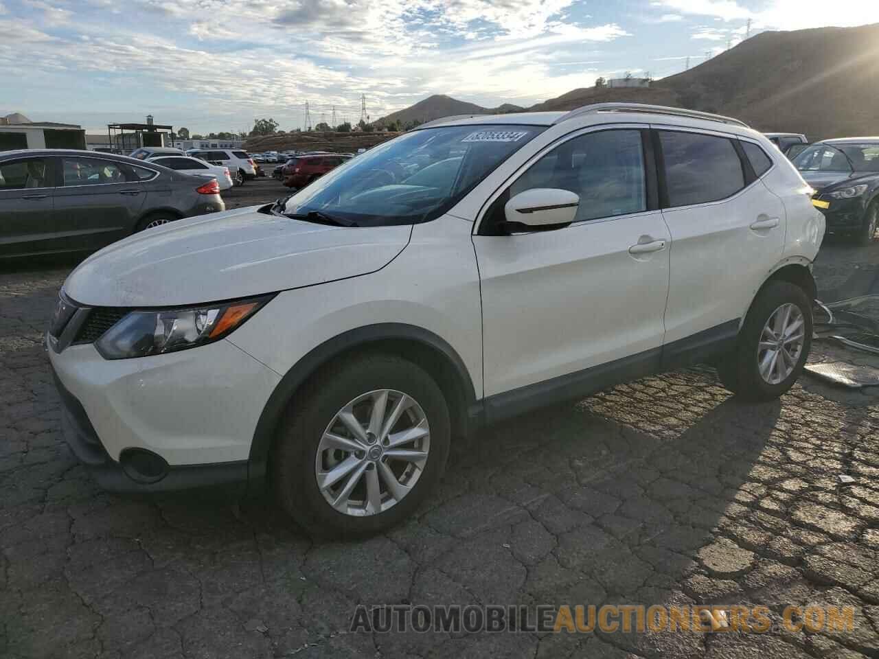 JN1BJ1CP1JW501100 NISSAN ROGUE 2018