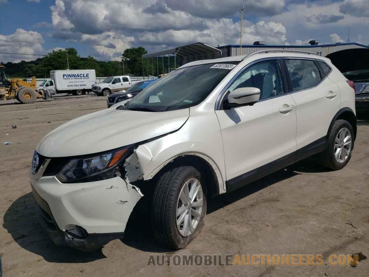 JN1BJ1CP2JW105077 NISSAN ROGUE 2018