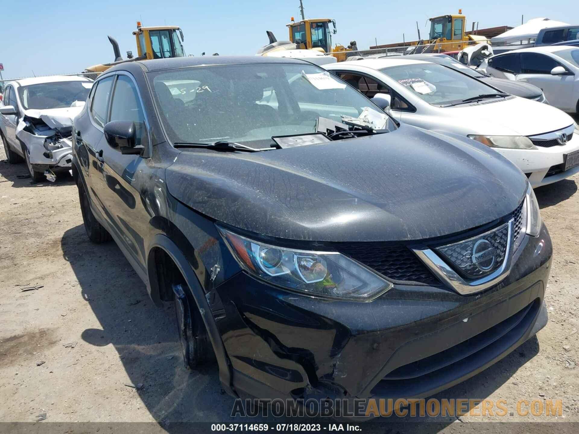 JN1BJ1CP2JW157292 NISSAN ROGUE SPORT 2018