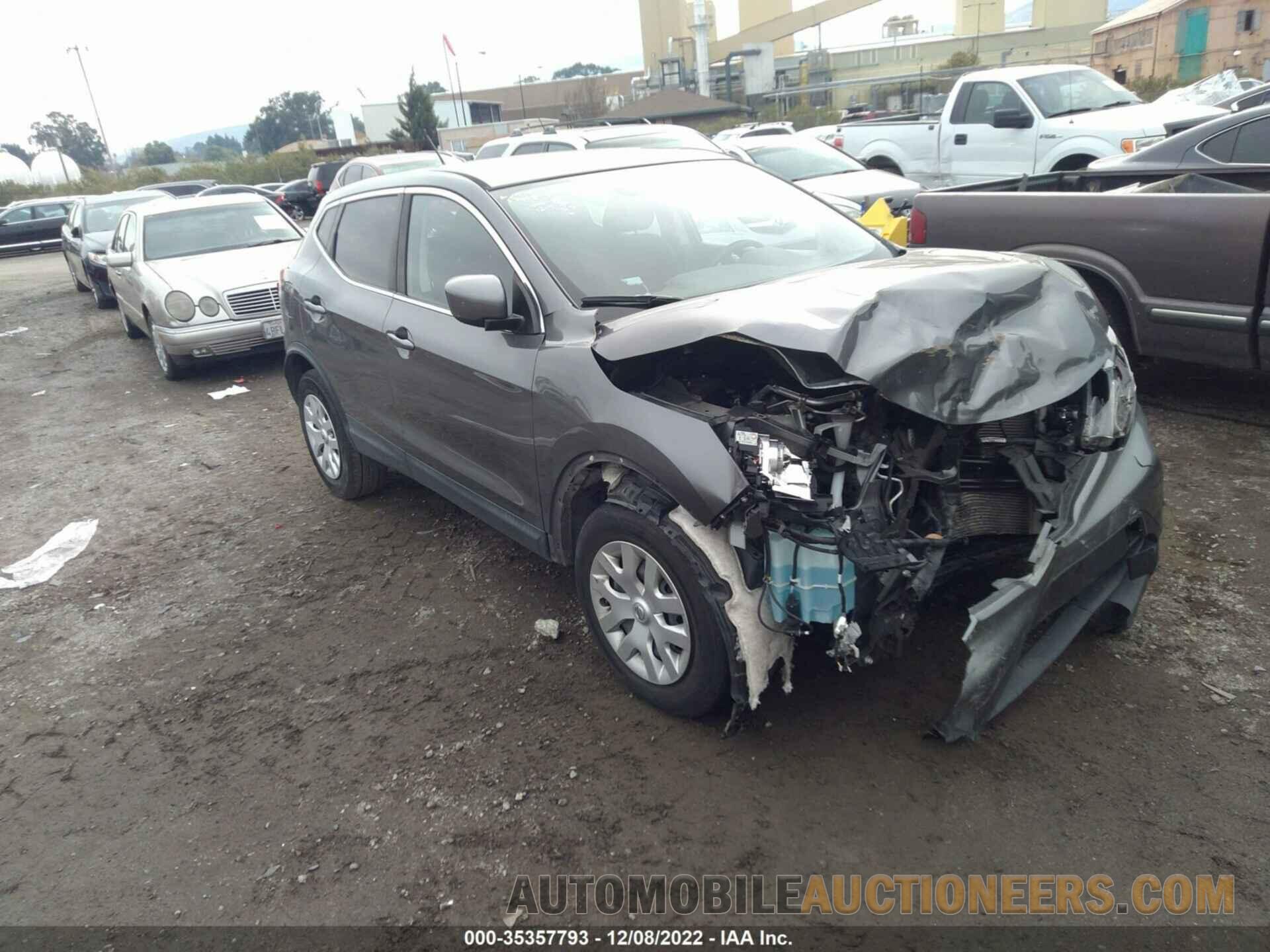 JN1BJ1CP2JW159768 NISSAN ROGUE SPORT 2018