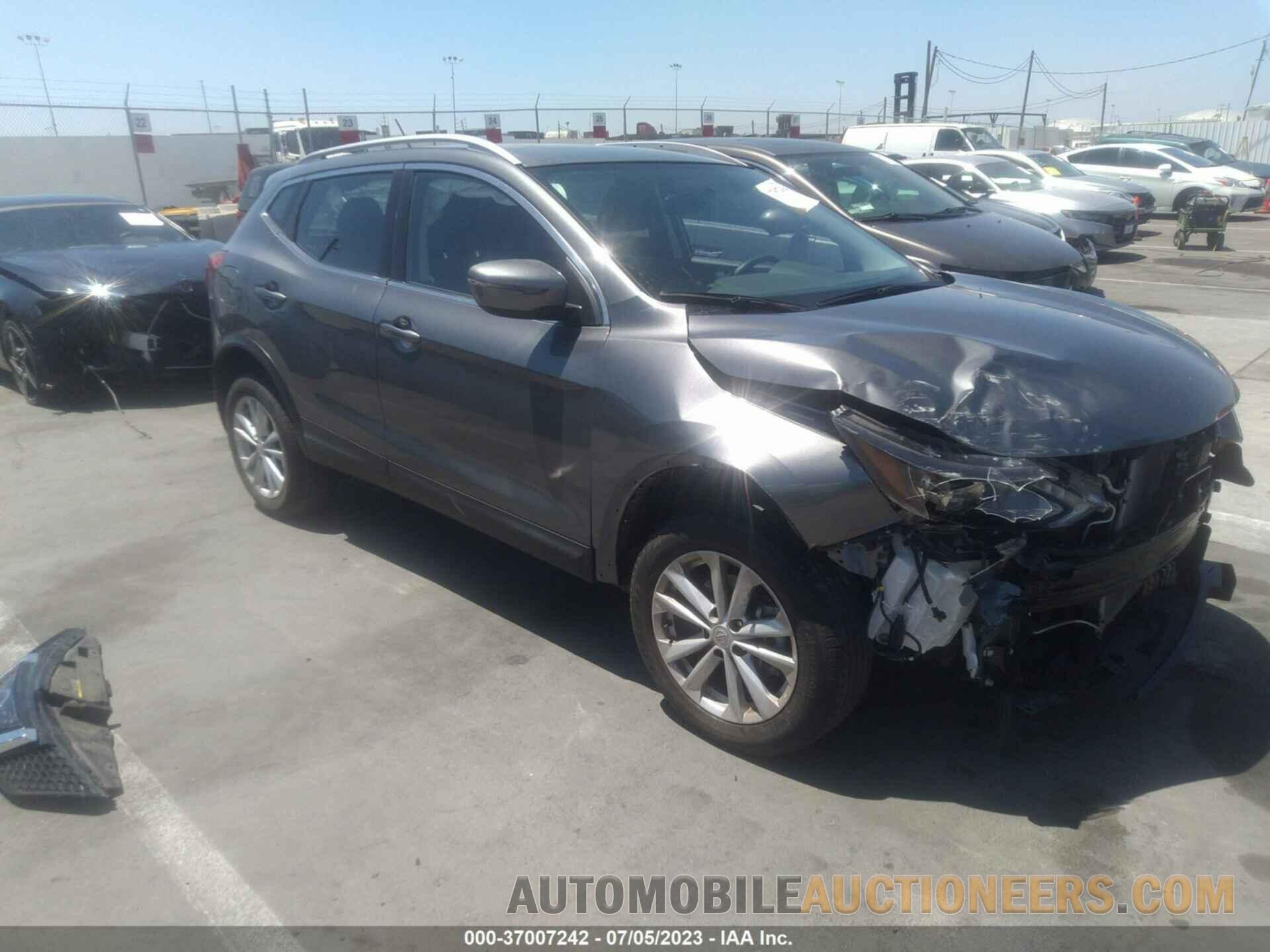 JN1BJ1CP2JW181267 NISSAN ROGUE SPORT 2018