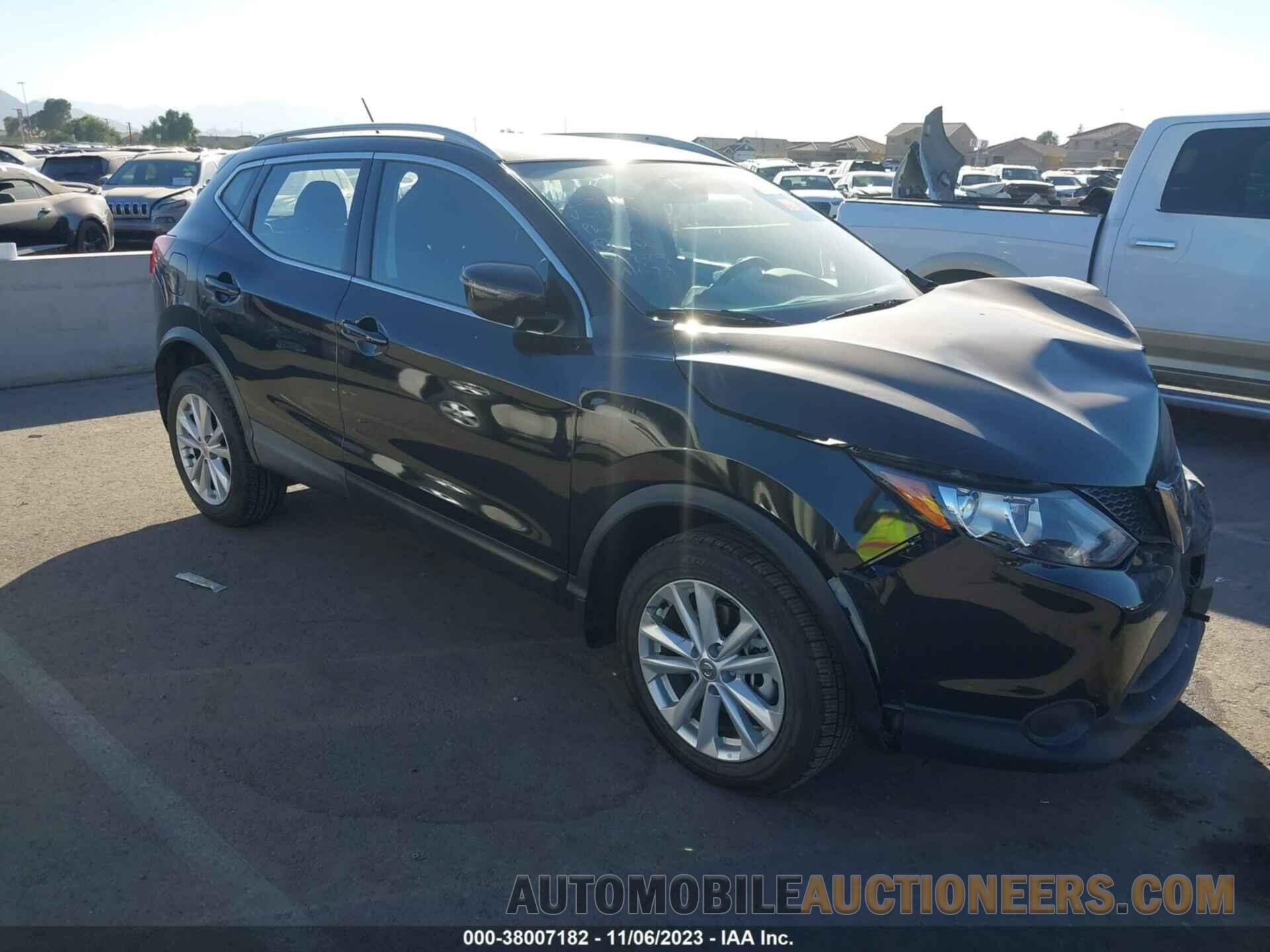 JN1BJ1CP2JW182869 NISSAN ROGUE SPORT 2018