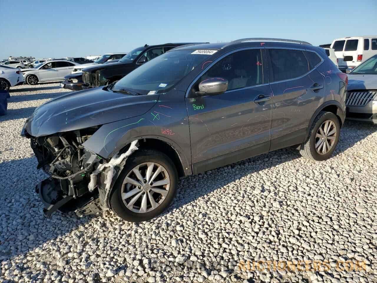 JN1BJ1CP2JW183987 NISSAN ROGUE 2018