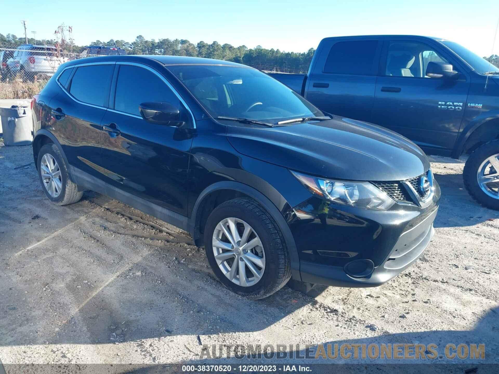 JN1BJ1CP3JW101667 NISSAN ROGUE SPORT 2018