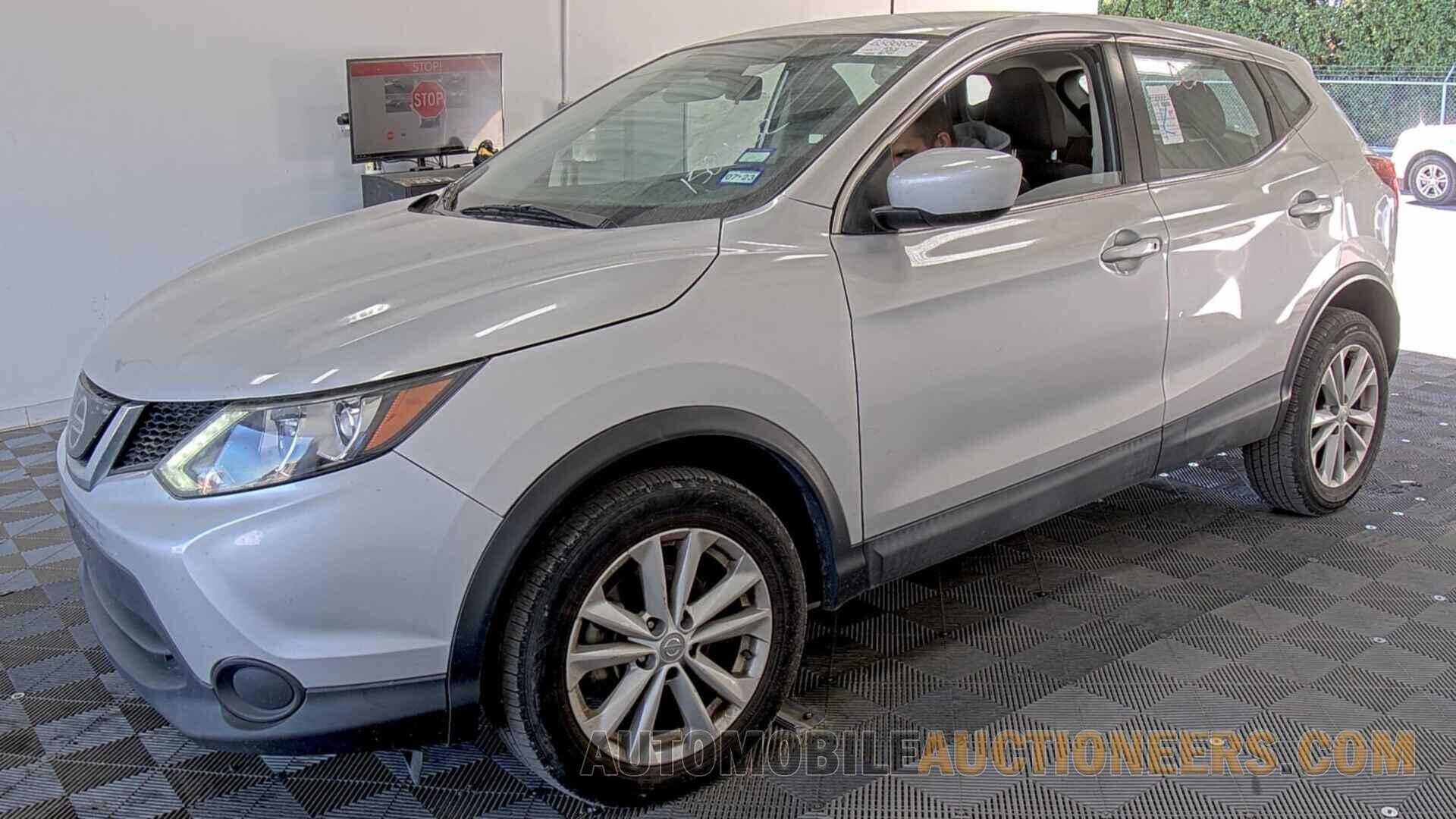 JN1BJ1CP3JW158452 Nissan Rogue Sport 2018