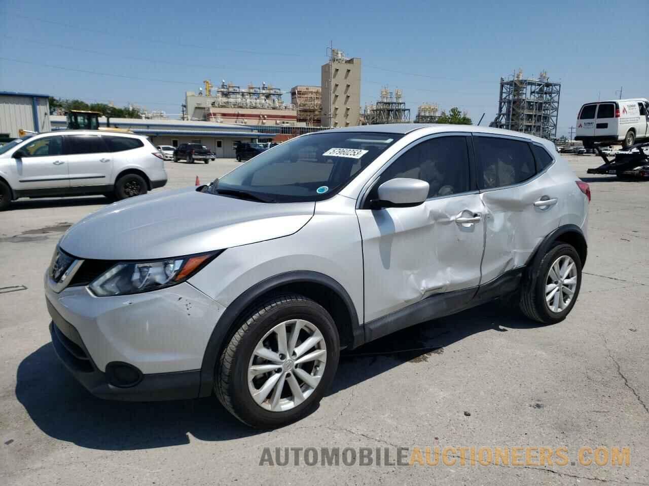 JN1BJ1CP3JW184324 NISSAN ROGUE 2018