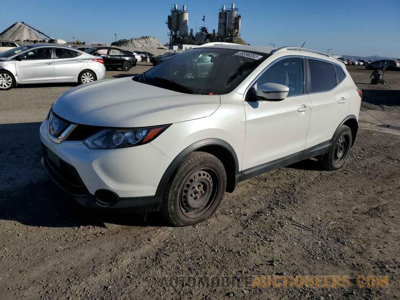 JN1BJ1CP3JW194965 NISSAN ROGUE 2018