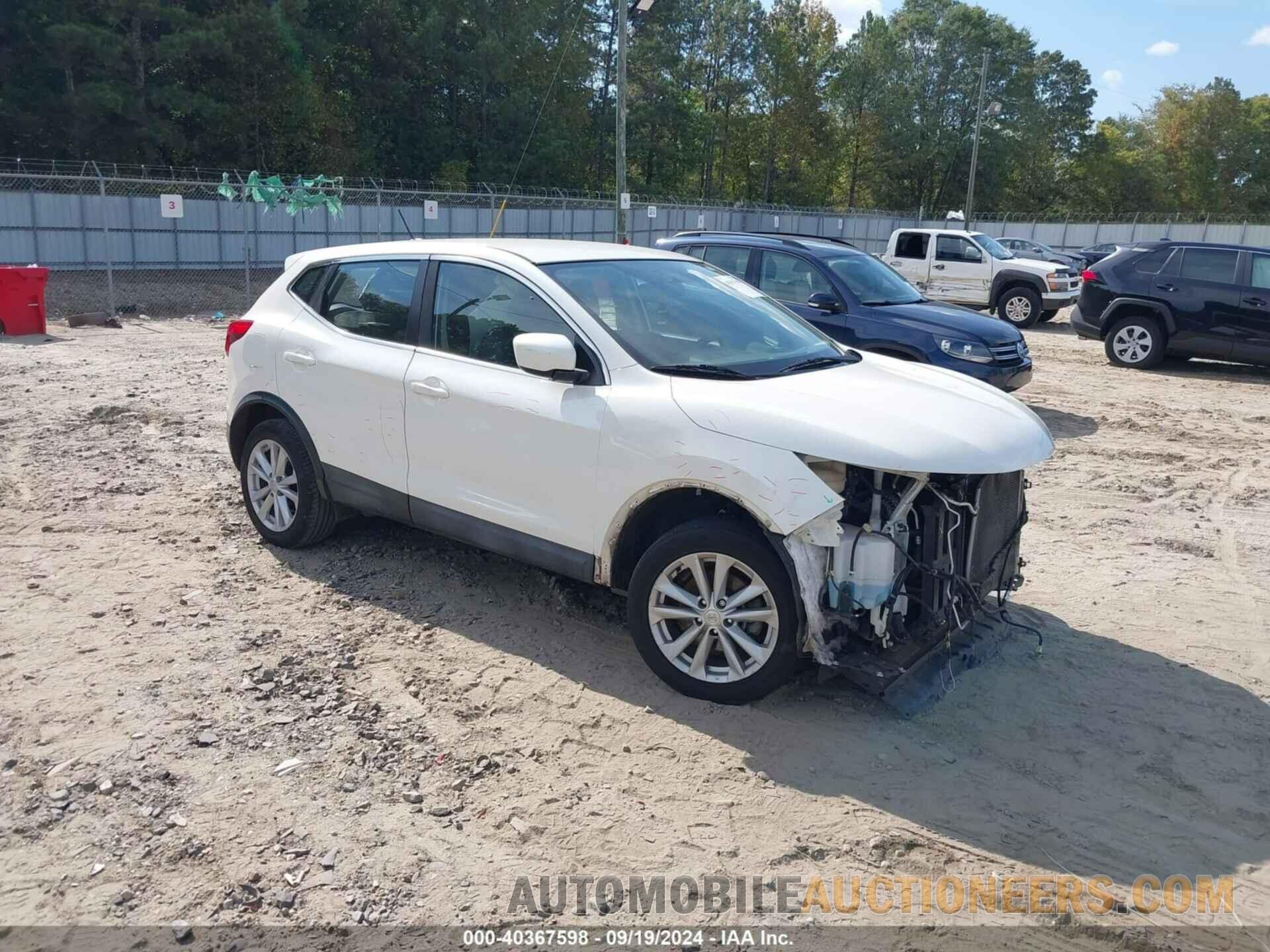 JN1BJ1CP4HW010739 NISSAN ROGUE SPORT 2017