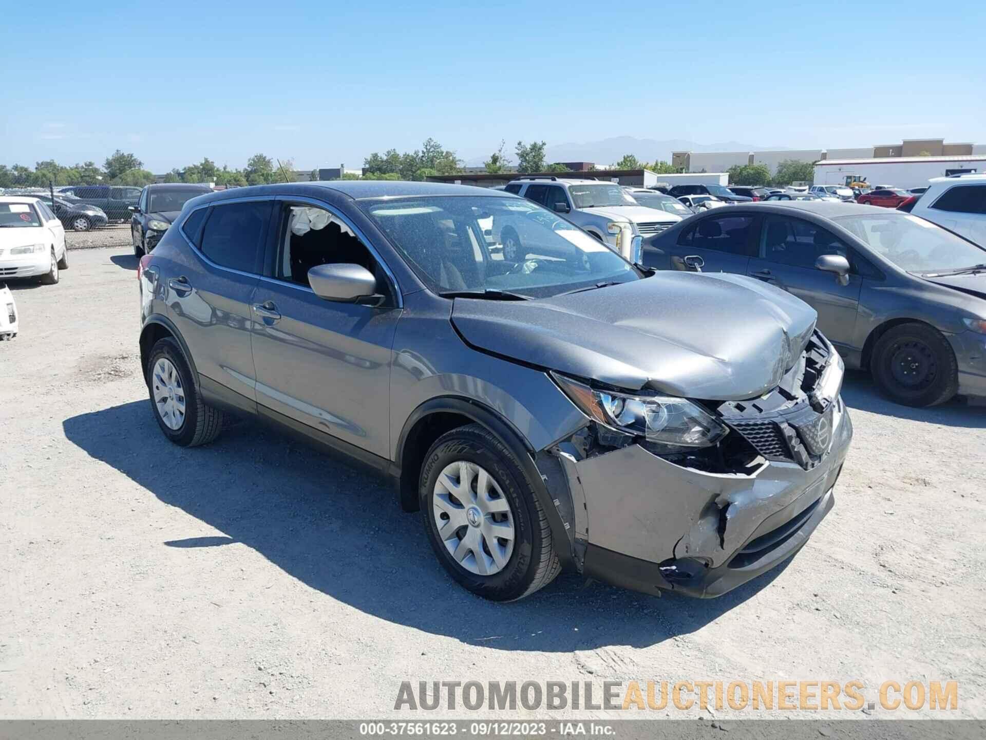 JN1BJ1CP4JW152384 NISSAN ROGUE SPORT 2018