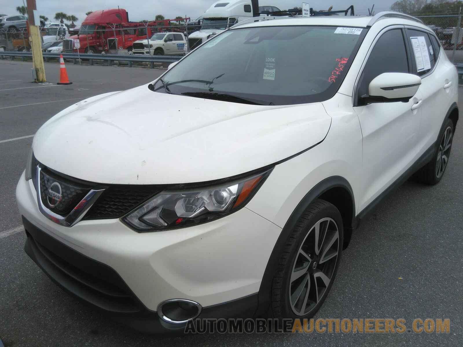 JN1BJ1CP4JW152451 Nissan Rogue Sport 2018