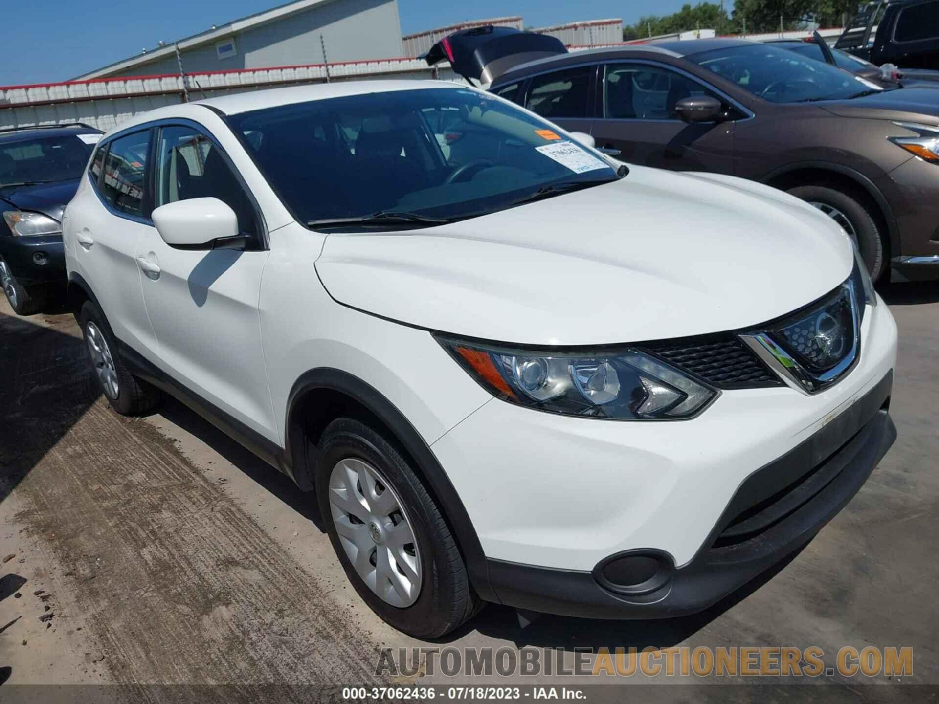 JN1BJ1CP4JW161313 NISSAN ROGUE SPORT 2018