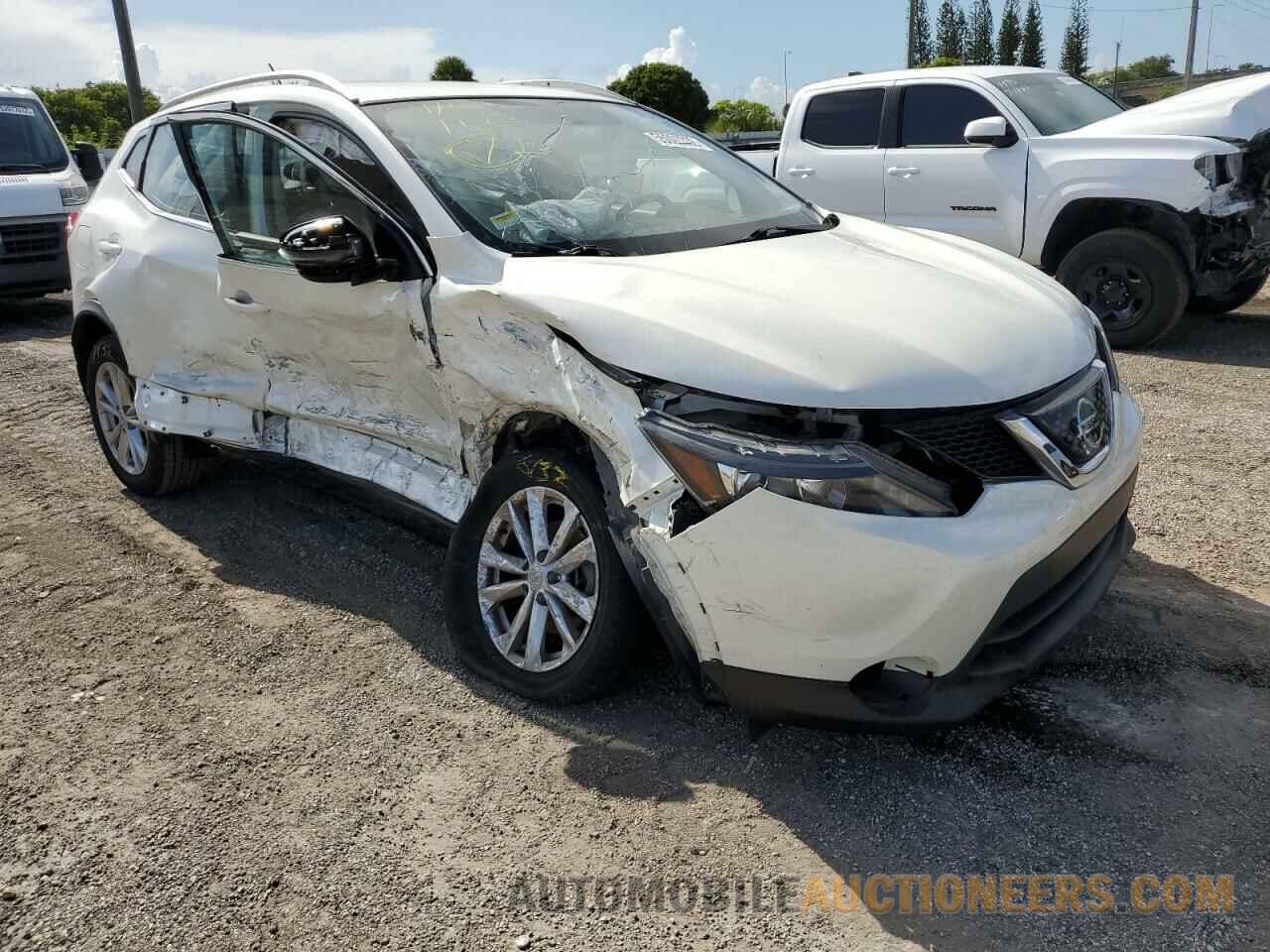 JN1BJ1CP4JW187832 NISSAN ROGUE 2018