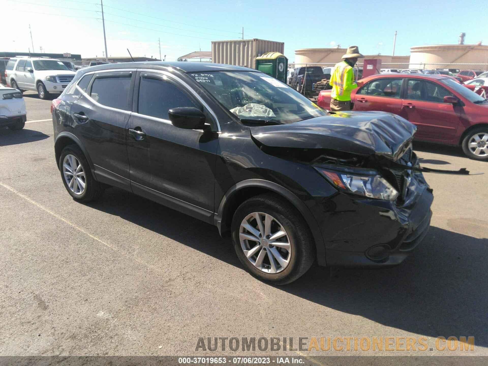 JN1BJ1CP5JW104554 NISSAN ROGUE SPORT 2018