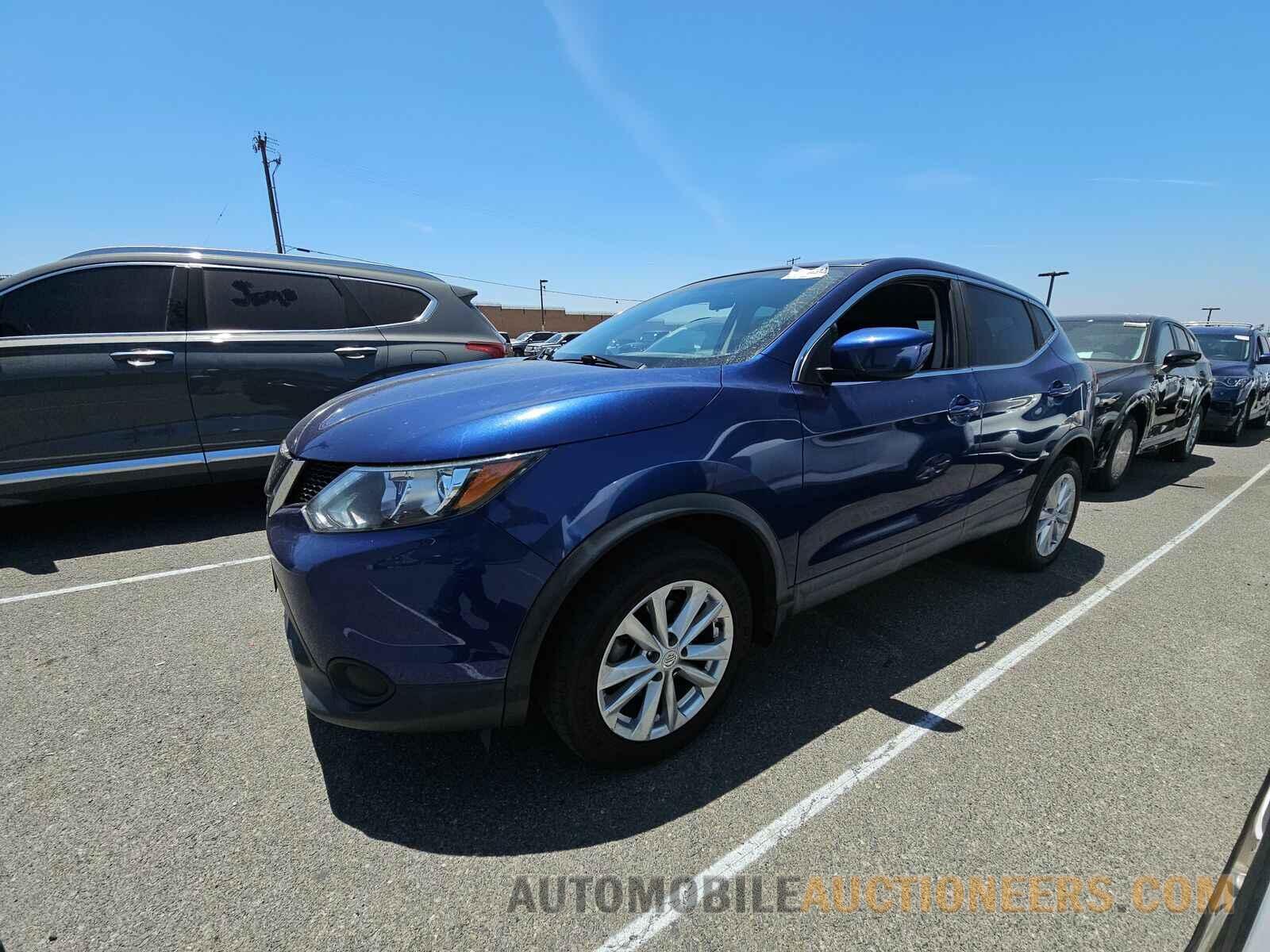 JN1BJ1CP5JW153964 Nissan Rogue Sport 2018