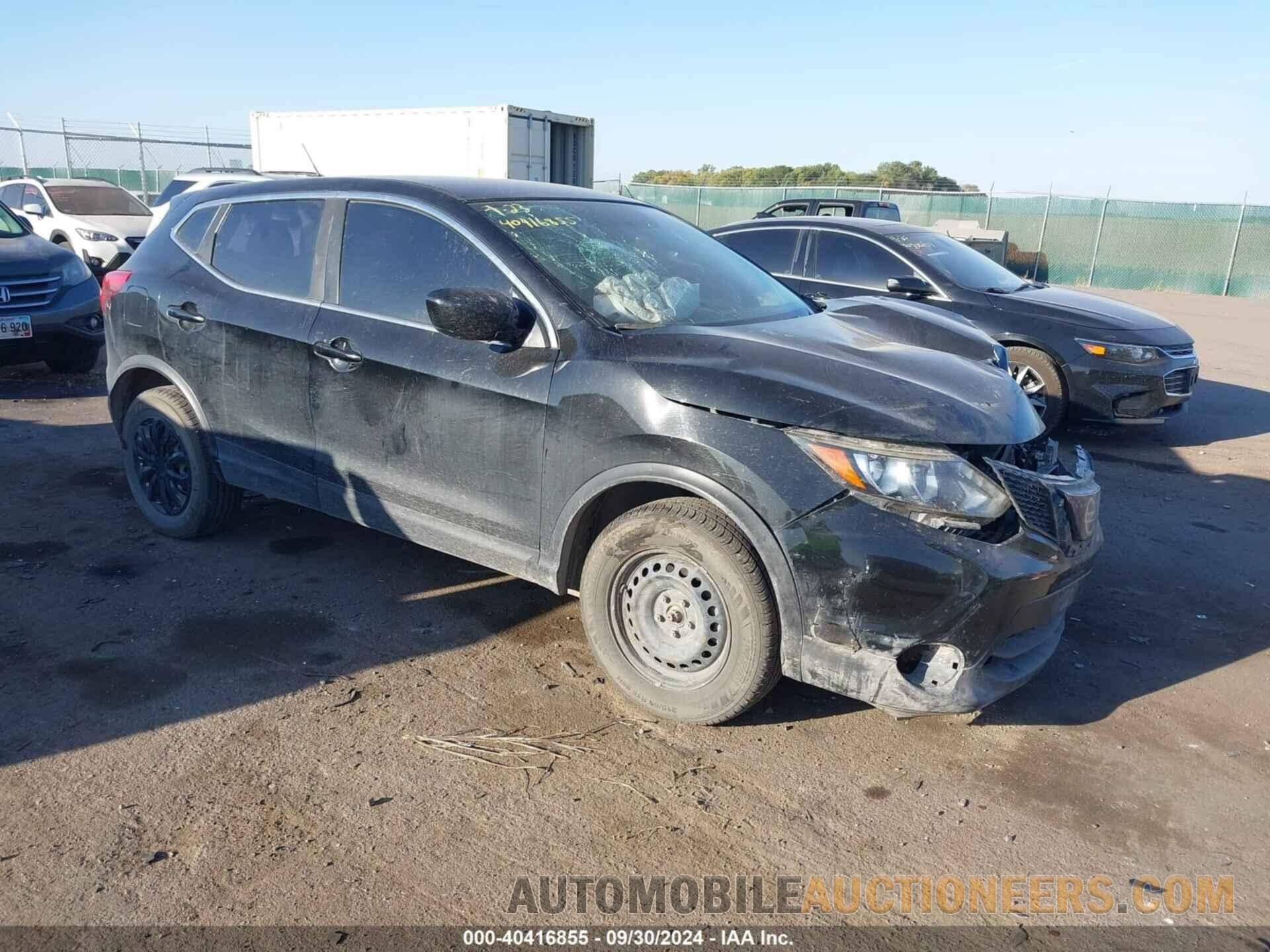 JN1BJ1CP5JW156623 NISSAN ROGUE SPORT 2018