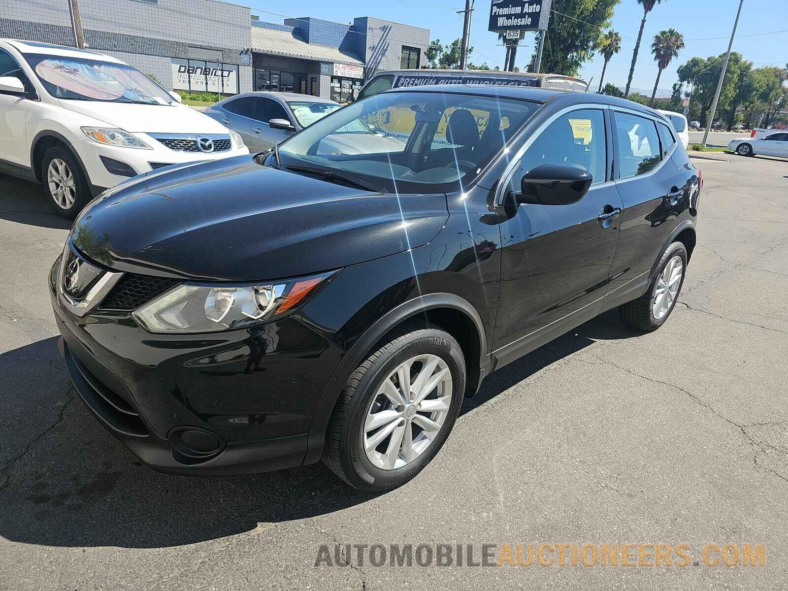 JN1BJ1CP5JW192568 Nissan Rogue Sport 2018