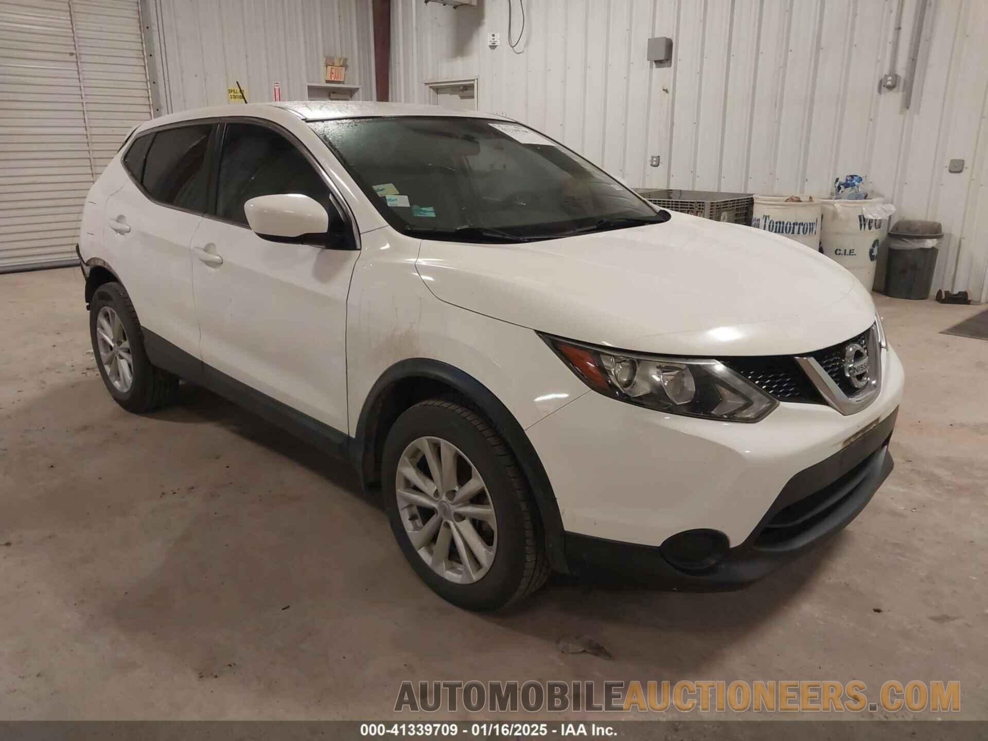 JN1BJ1CP6HW010757 NISSAN ROGUE SPORT 2017