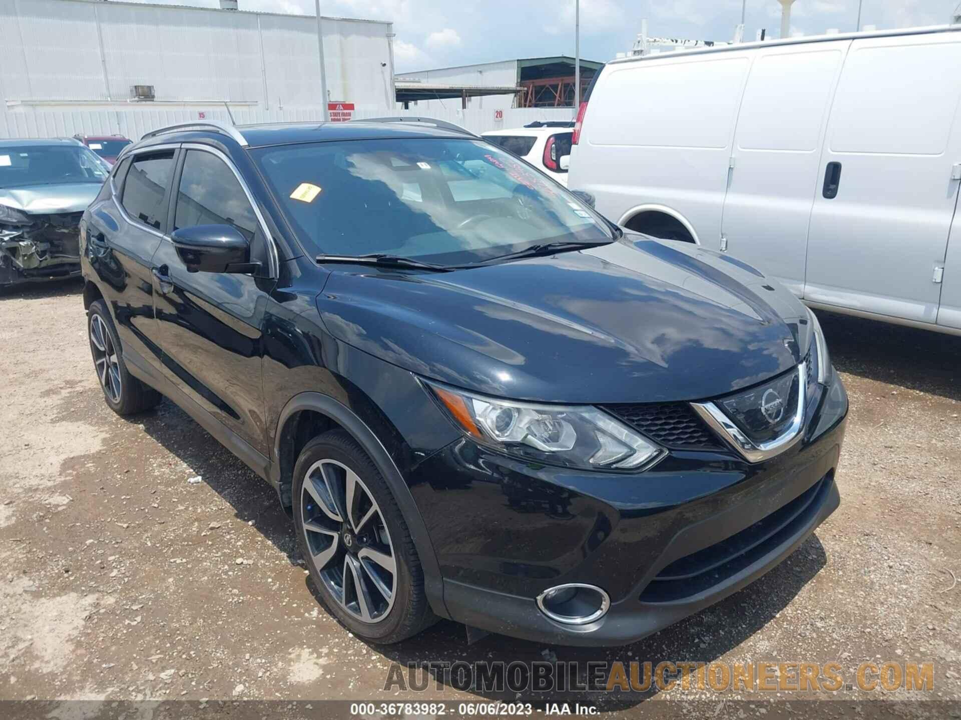 JN1BJ1CP6JW105275 NISSAN ROGUE SPORT 2018