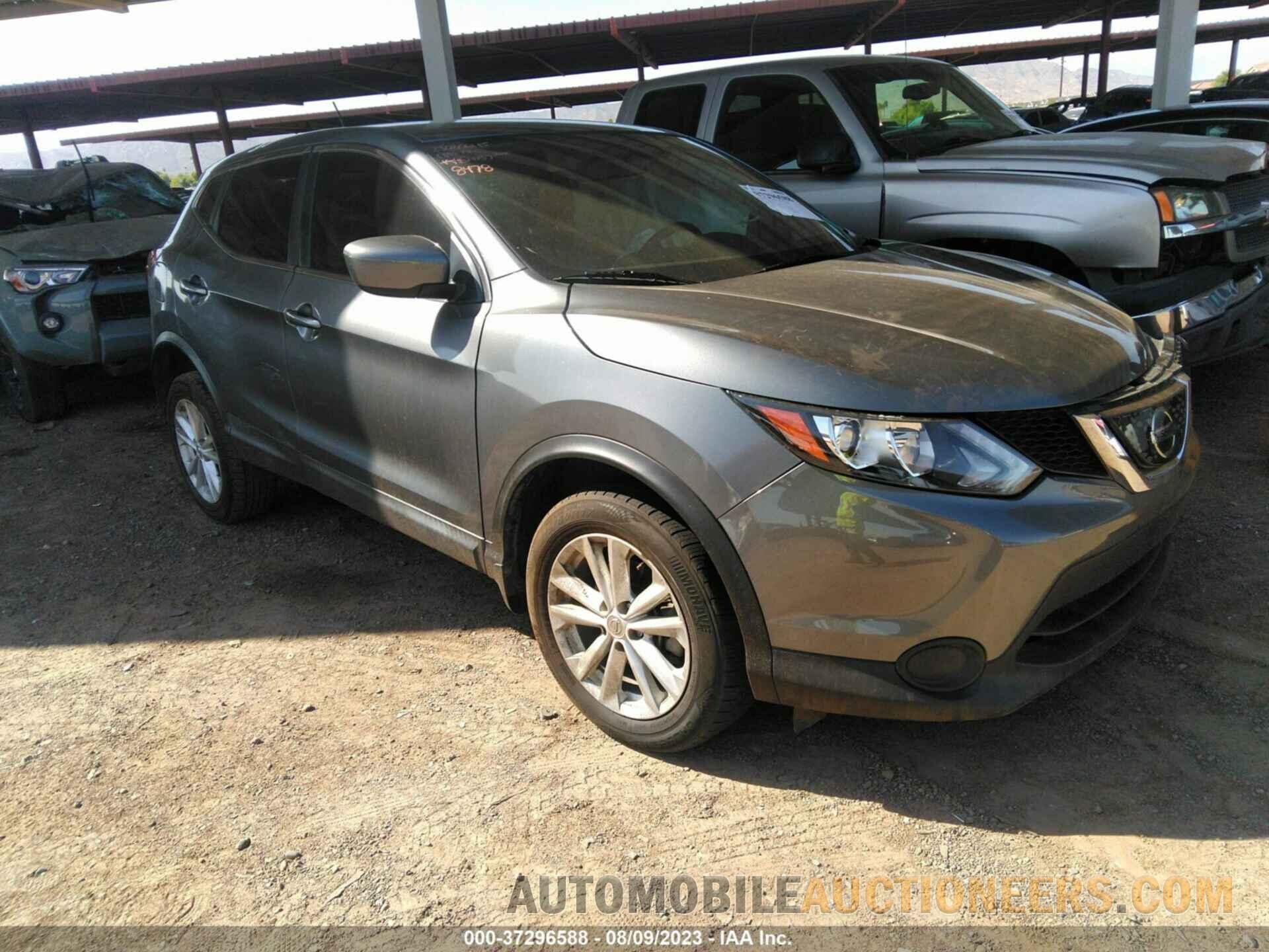 JN1BJ1CP6JW188478 NISSAN ROGUE SPORT 2018