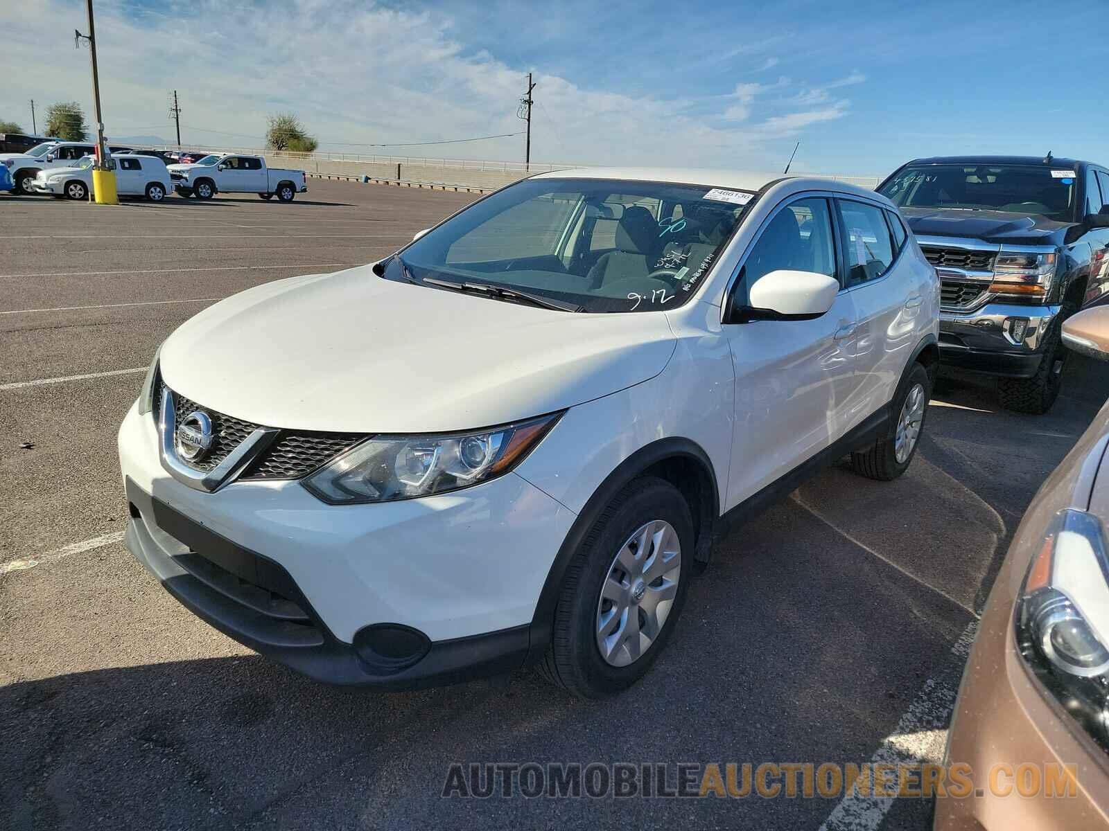 JN1BJ1CP7JW102935 Nissan Rogue Sport 2018