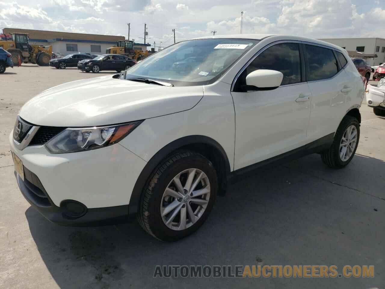 JN1BJ1CP7JW193883 NISSAN ROGUE 2018