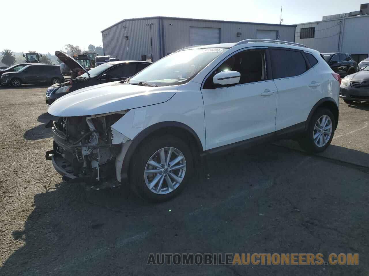 JN1BJ1CP8HW003504 NISSAN ROGUE 2017