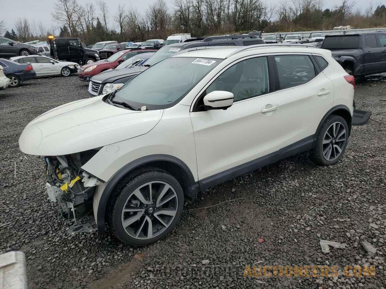 JN1BJ1CP8HW023977 NISSAN ROGUE 2017