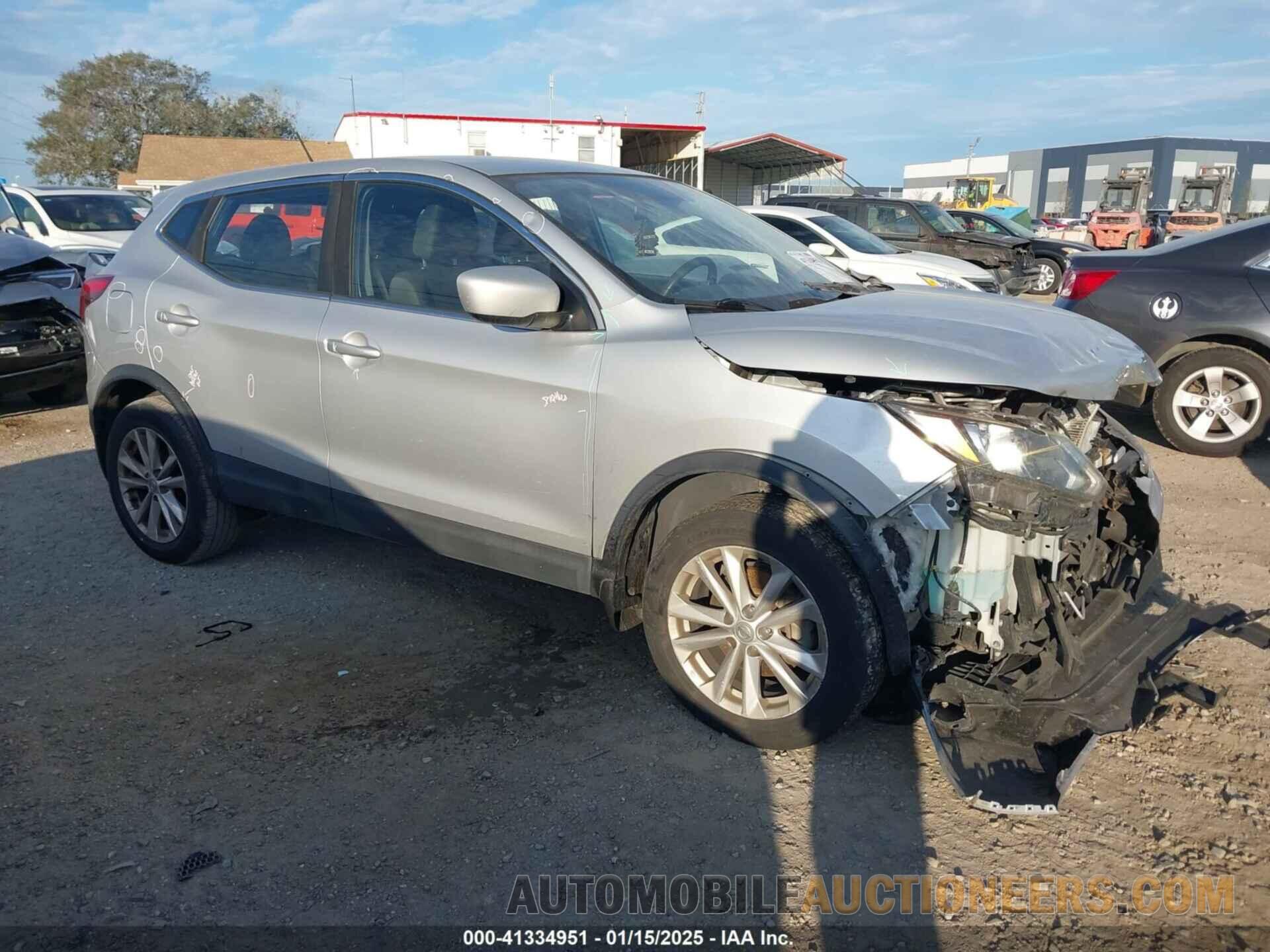 JN1BJ1CP8HW036325 NISSAN ROGUE SPORT 2017