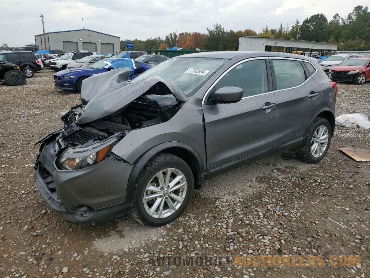 JN1BJ1CP8JW100661 NISSAN ROGUE 2018