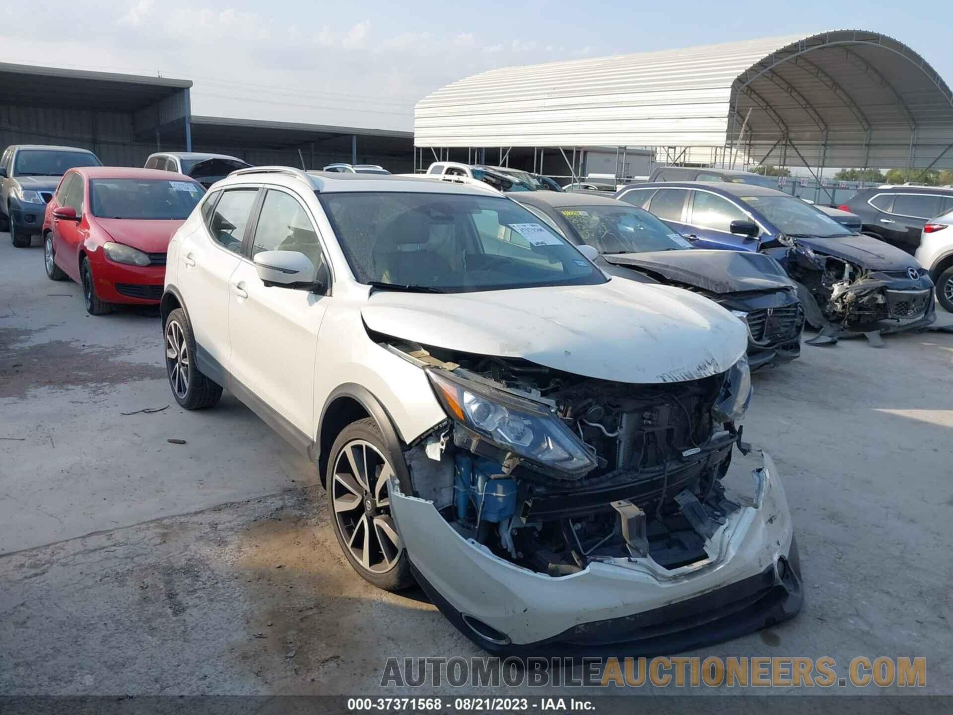 JN1BJ1CP8JW102023 NISSAN ROGUE SPORT 2018