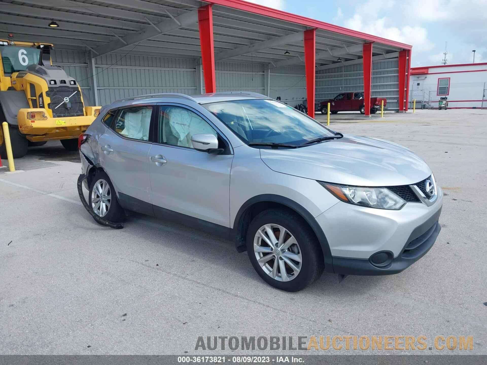 JN1BJ1CP8JW102703 NISSAN ROGUE SPORT 2018