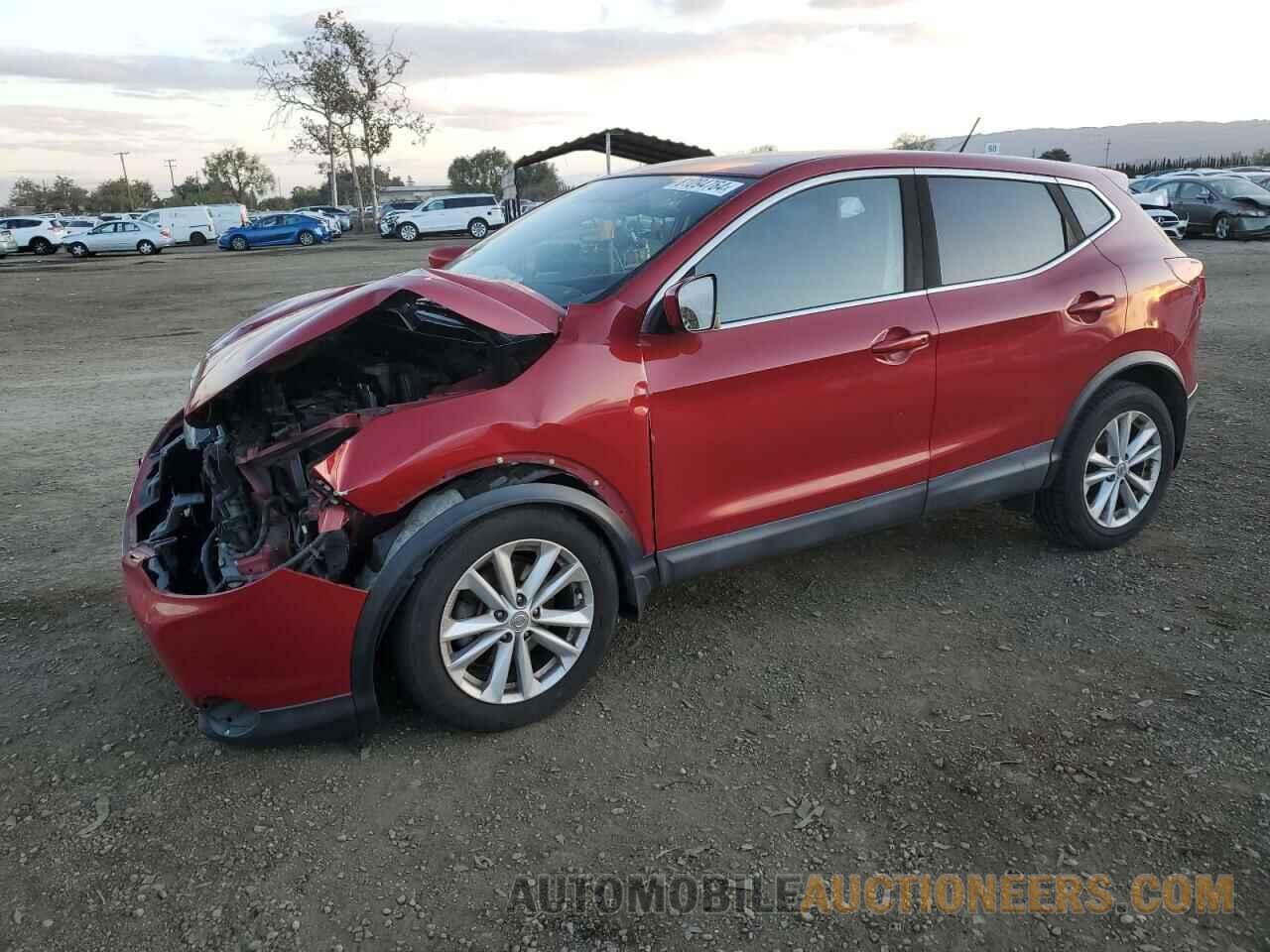 JN1BJ1CP8JW105438 NISSAN ROGUE 2018