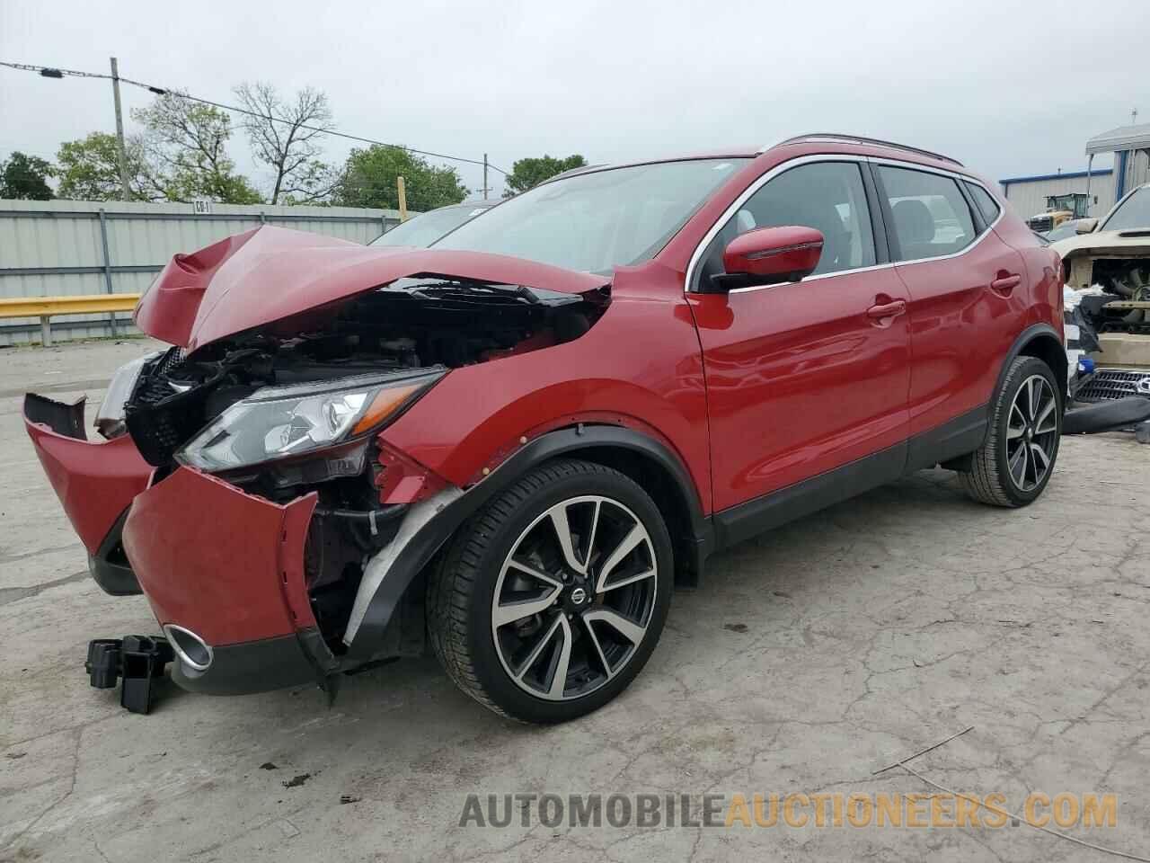 JN1BJ1CP8JW151979 NISSAN ROGUE 2018