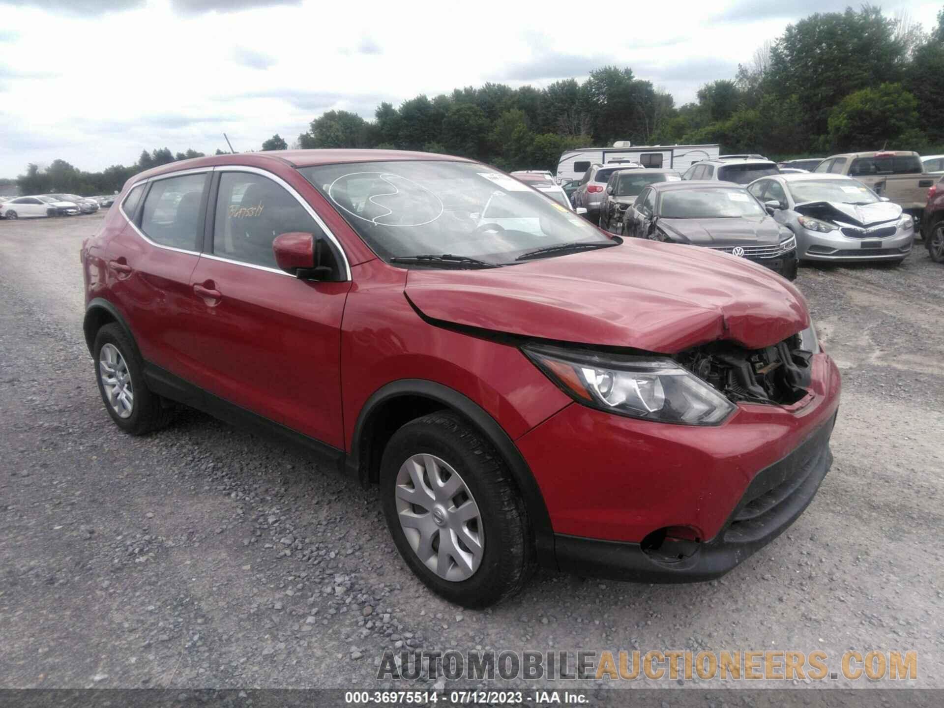 JN1BJ1CP8JW156888 NISSAN ROGUE SPORT 2018