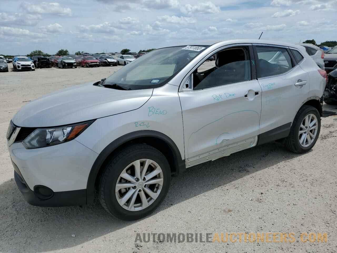 JN1BJ1CP8JW183489 NISSAN ROGUE 2018