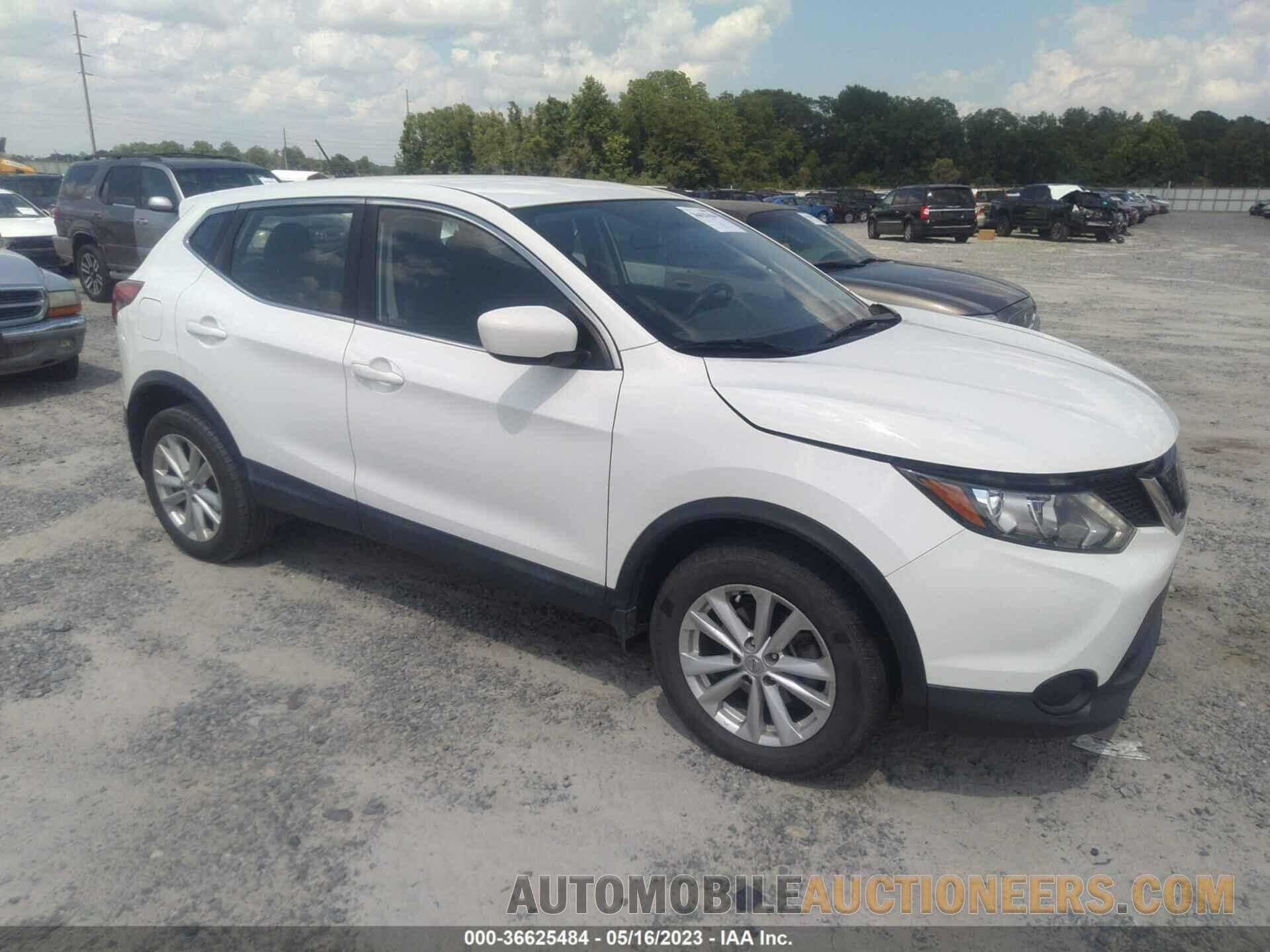 JN1BJ1CP8JW185713 NISSAN ROGUE SPORT 2018