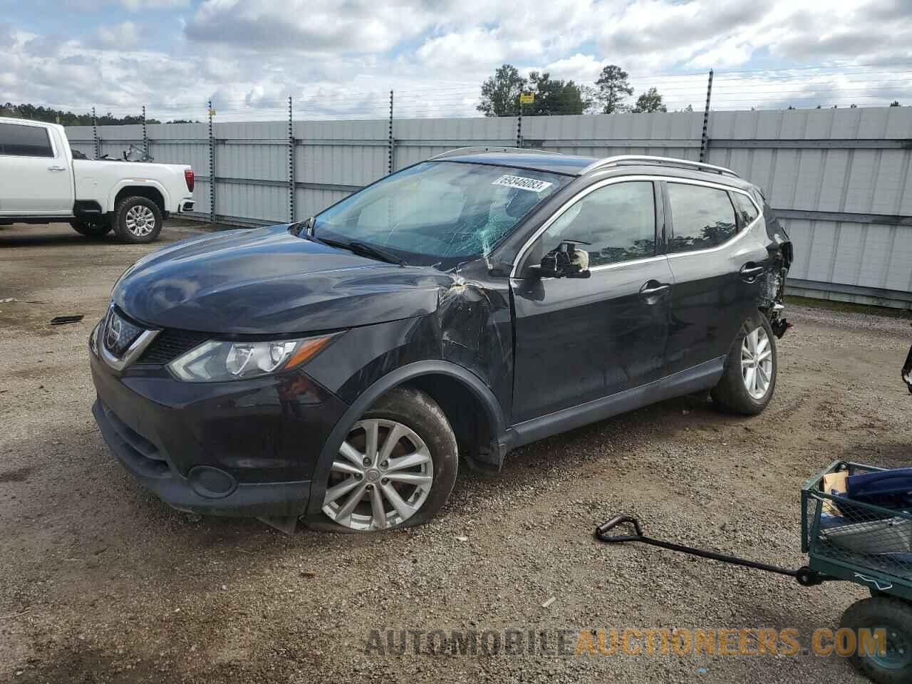 JN1BJ1CP8JW186456 NISSAN ROGUE 2018