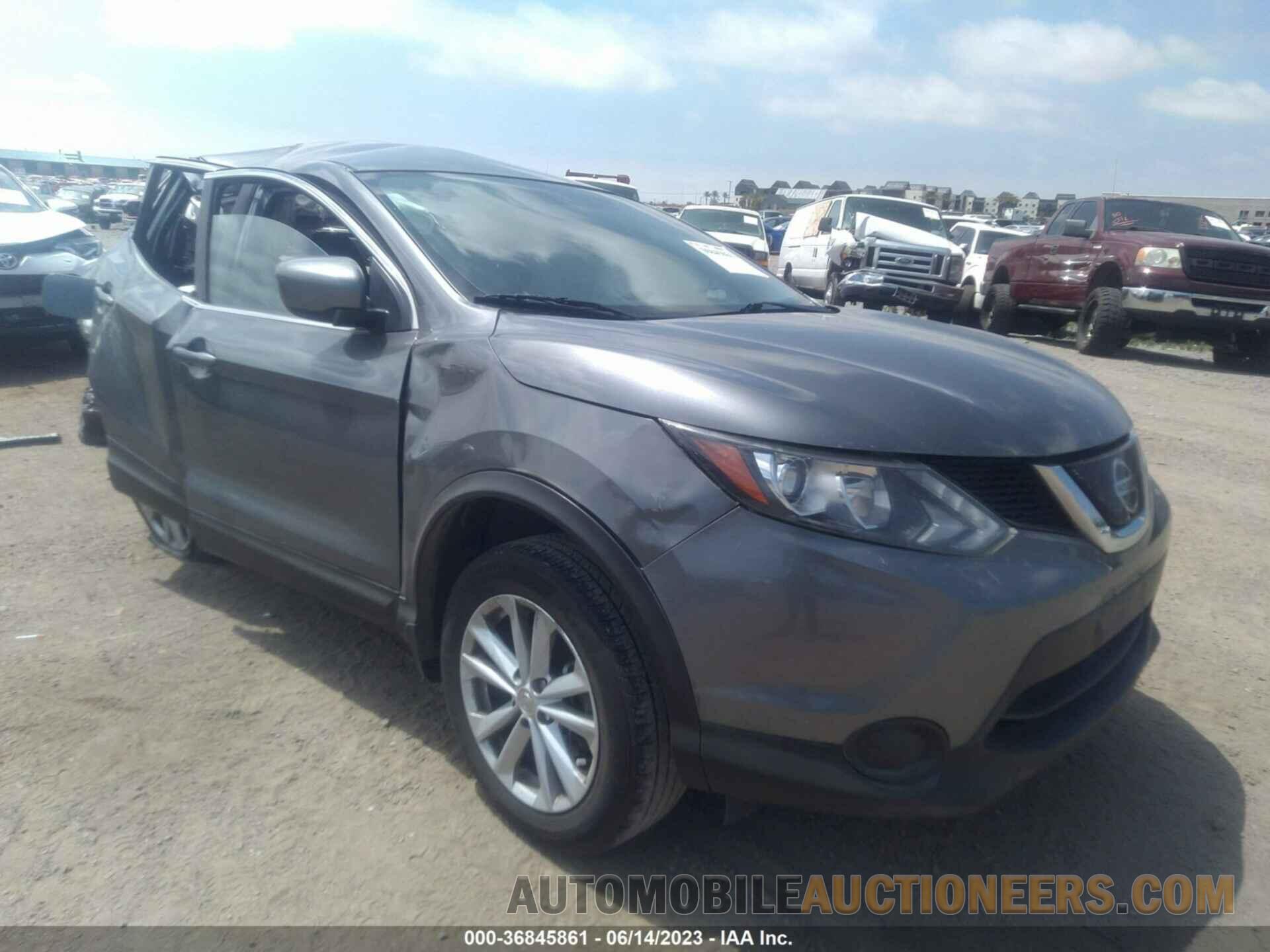 JN1BJ1CP8JW193584 NISSAN ROGUE SPORT 2018