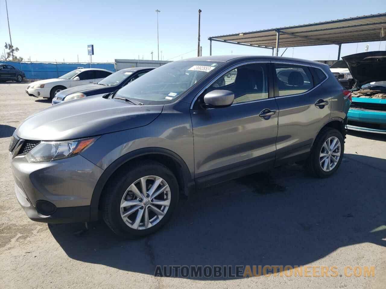 JN1BJ1CP8JW196551 NISSAN ROGUE 2018