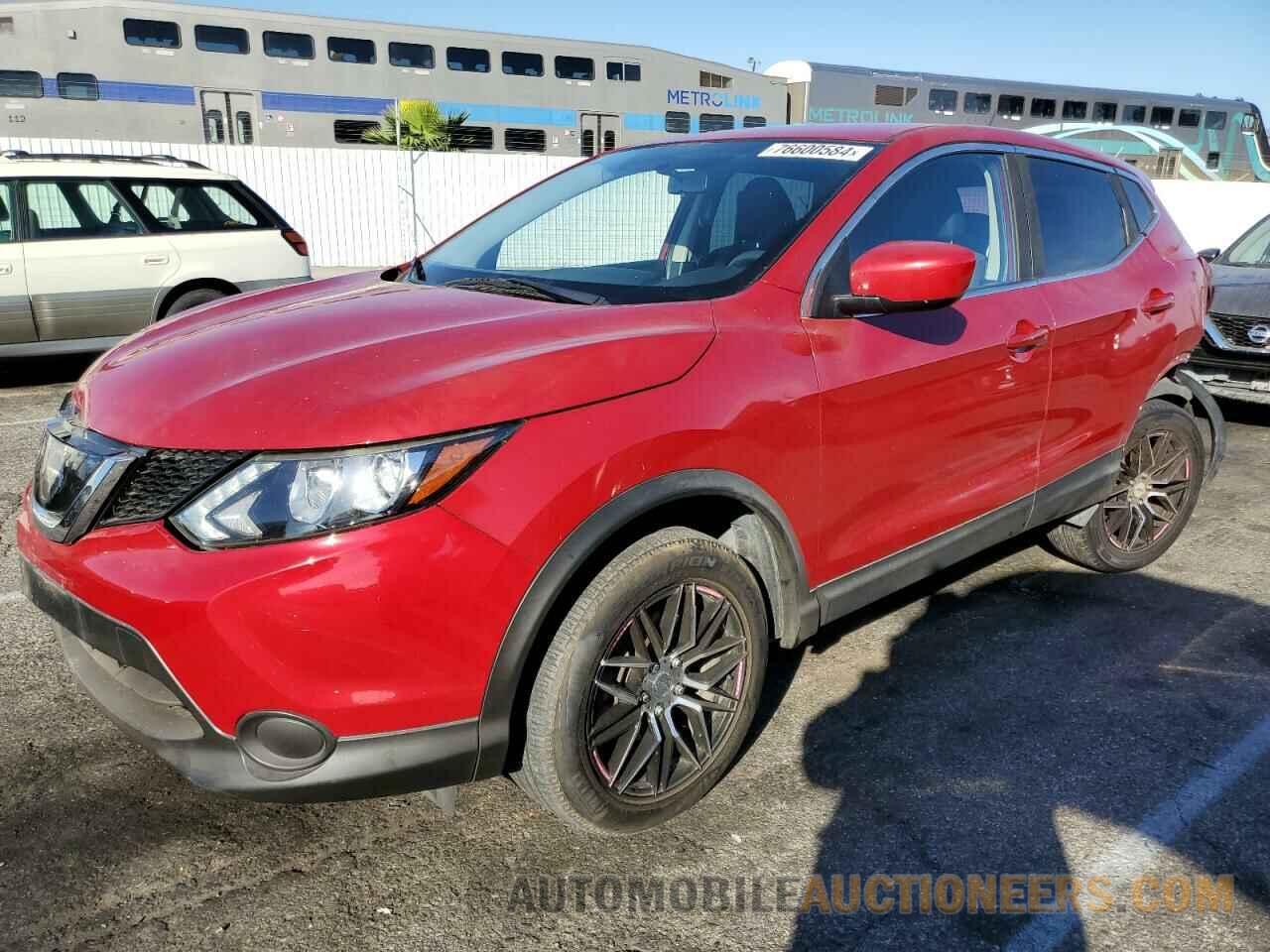 JN1BJ1CP9JW158472 NISSAN ROGUE 2018