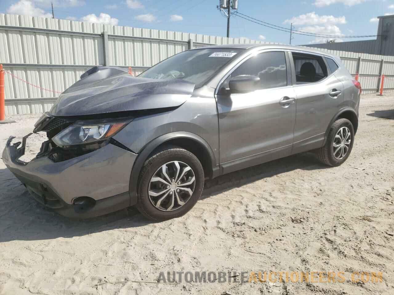 JN1BJ1CPXJW157136 NISSAN ROGUE 2018