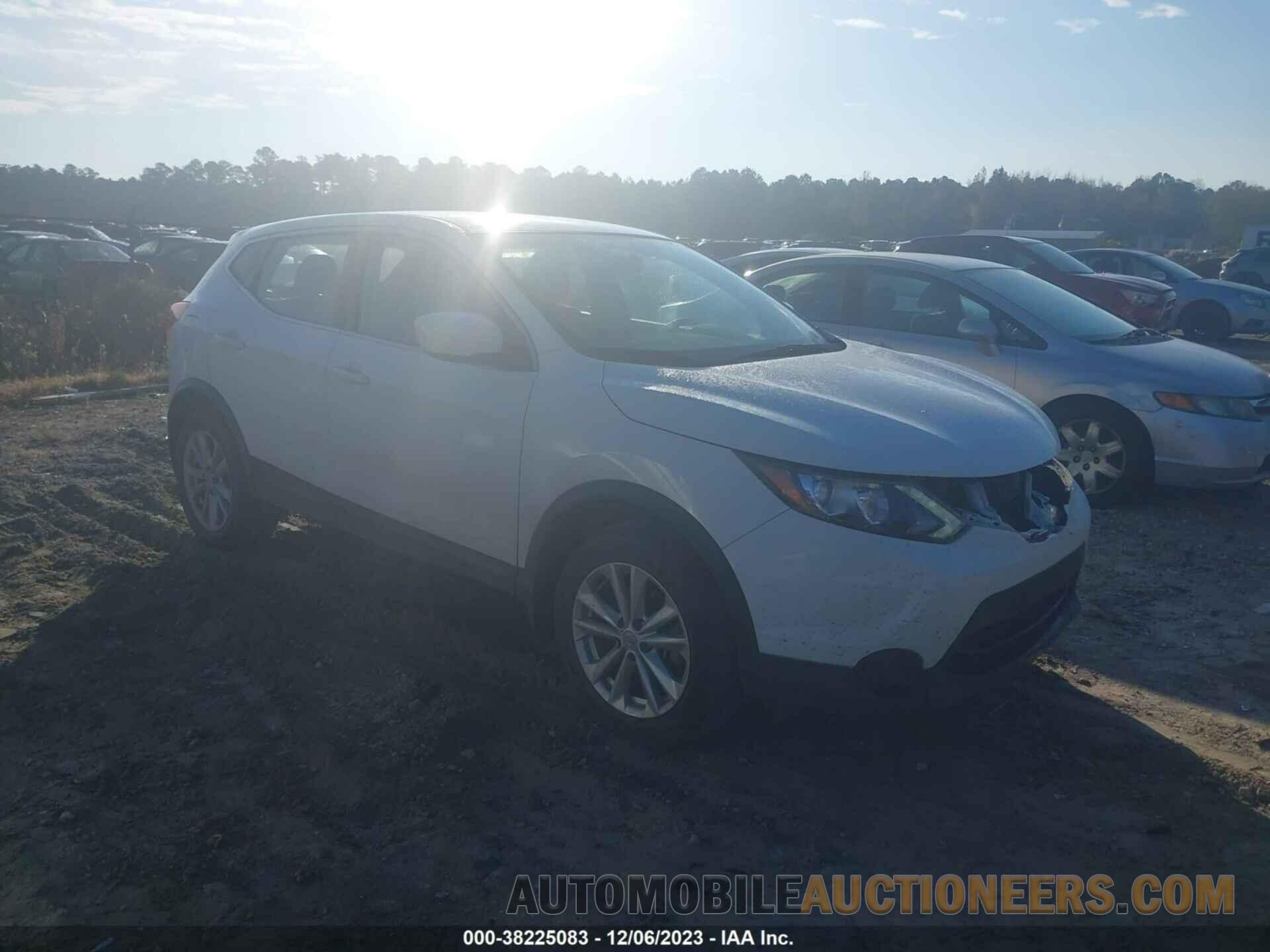 JN1BJ1CPXJW187768 NISSAN ROGUE SPORT 2018