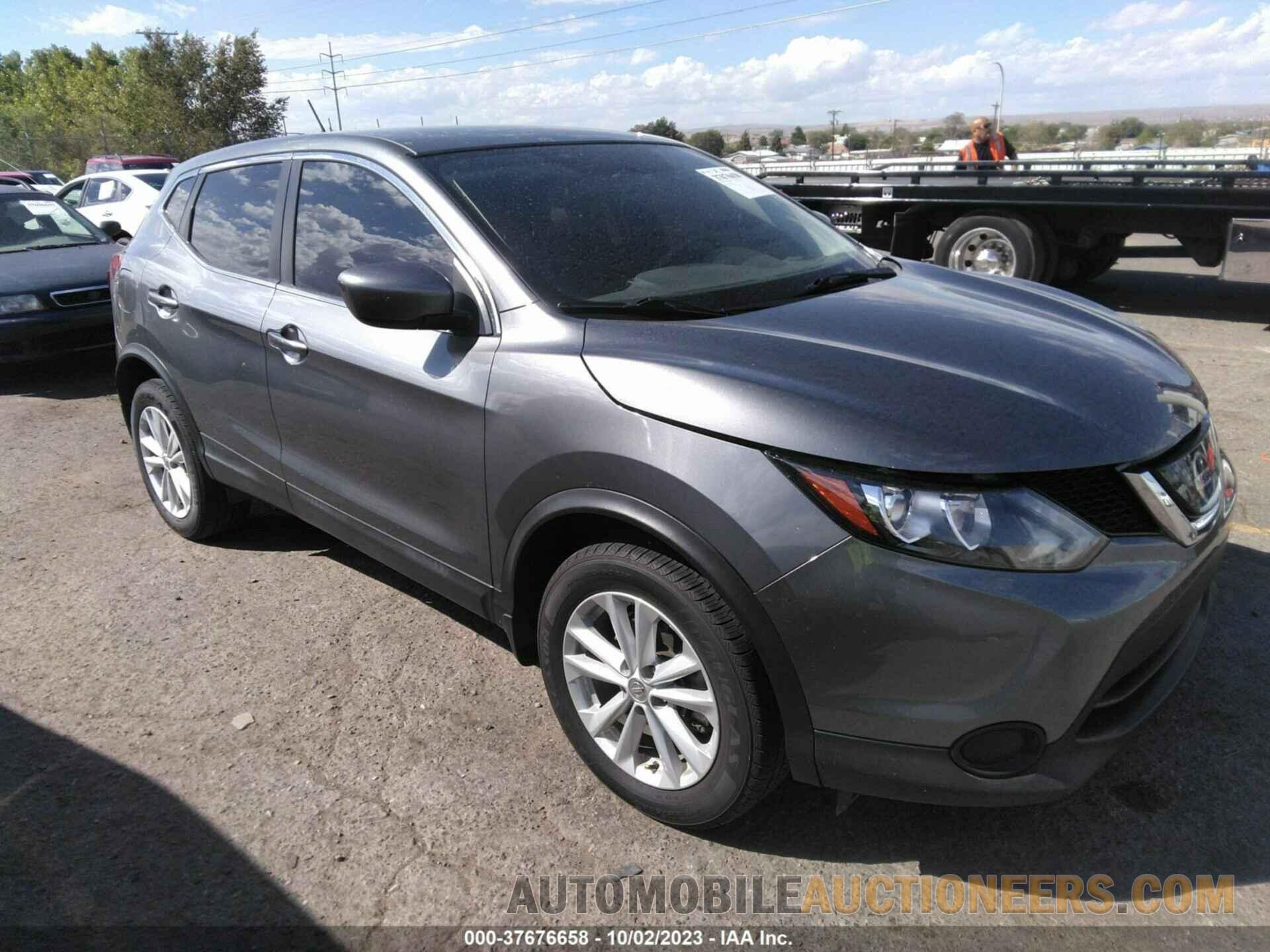 JN1BJ1CPXJW188726 NISSAN ROGUE SPORT 2018