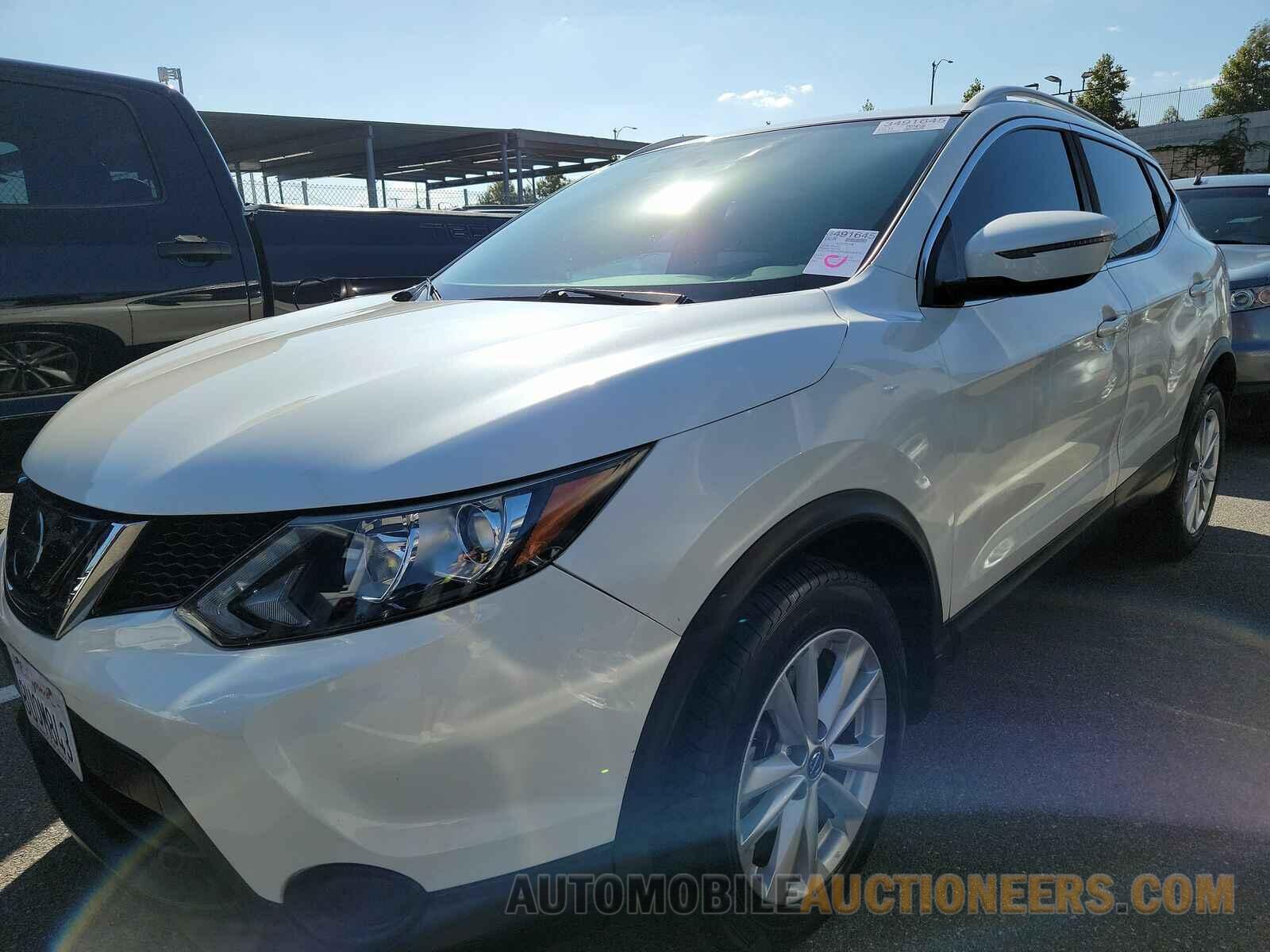 JN1BJ1CPXJW195319 Nissan Rogue Sport 2018