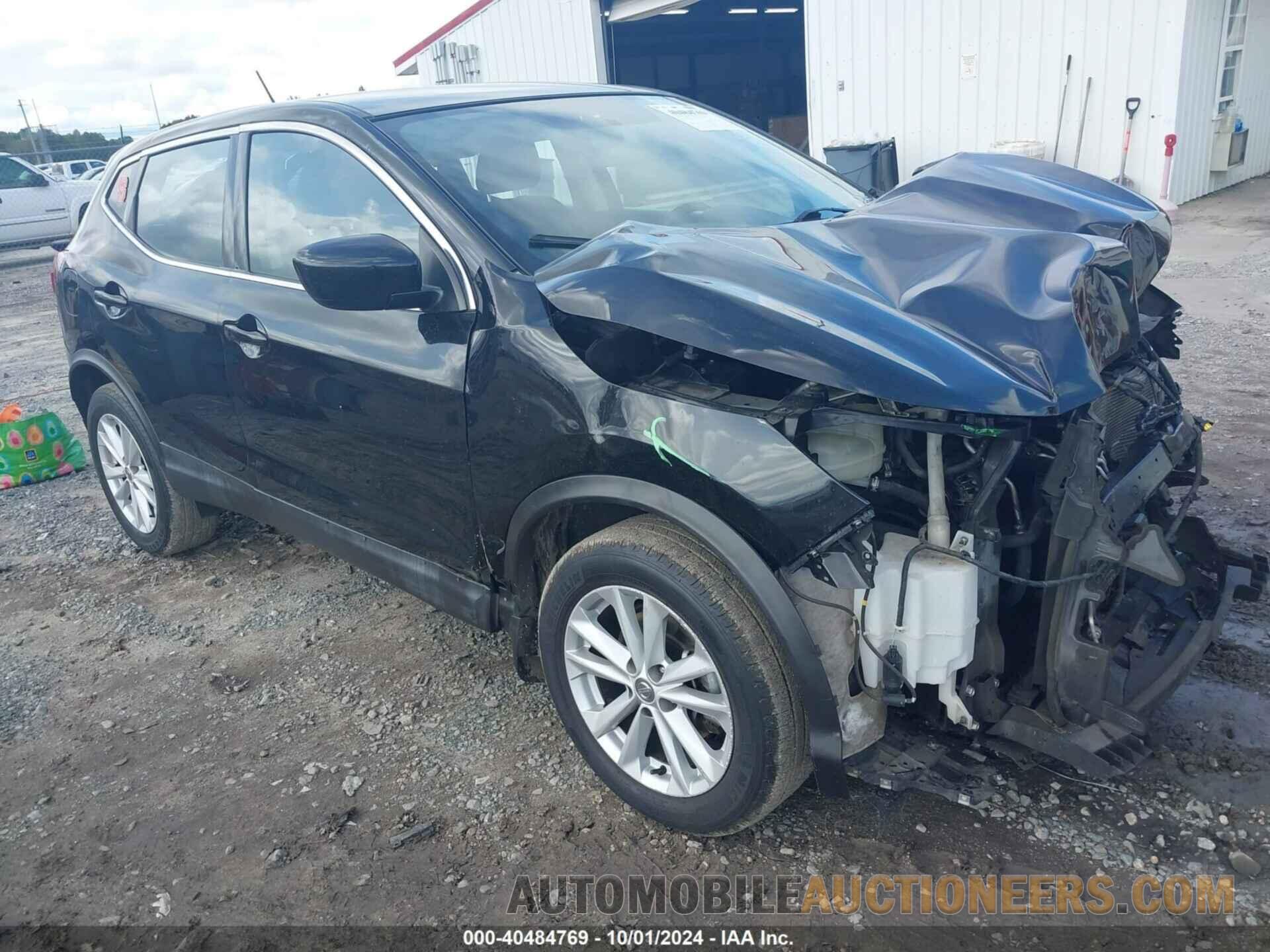 JN1BJ1CPXJW500852 NISSAN ROGUE SPORT 2018