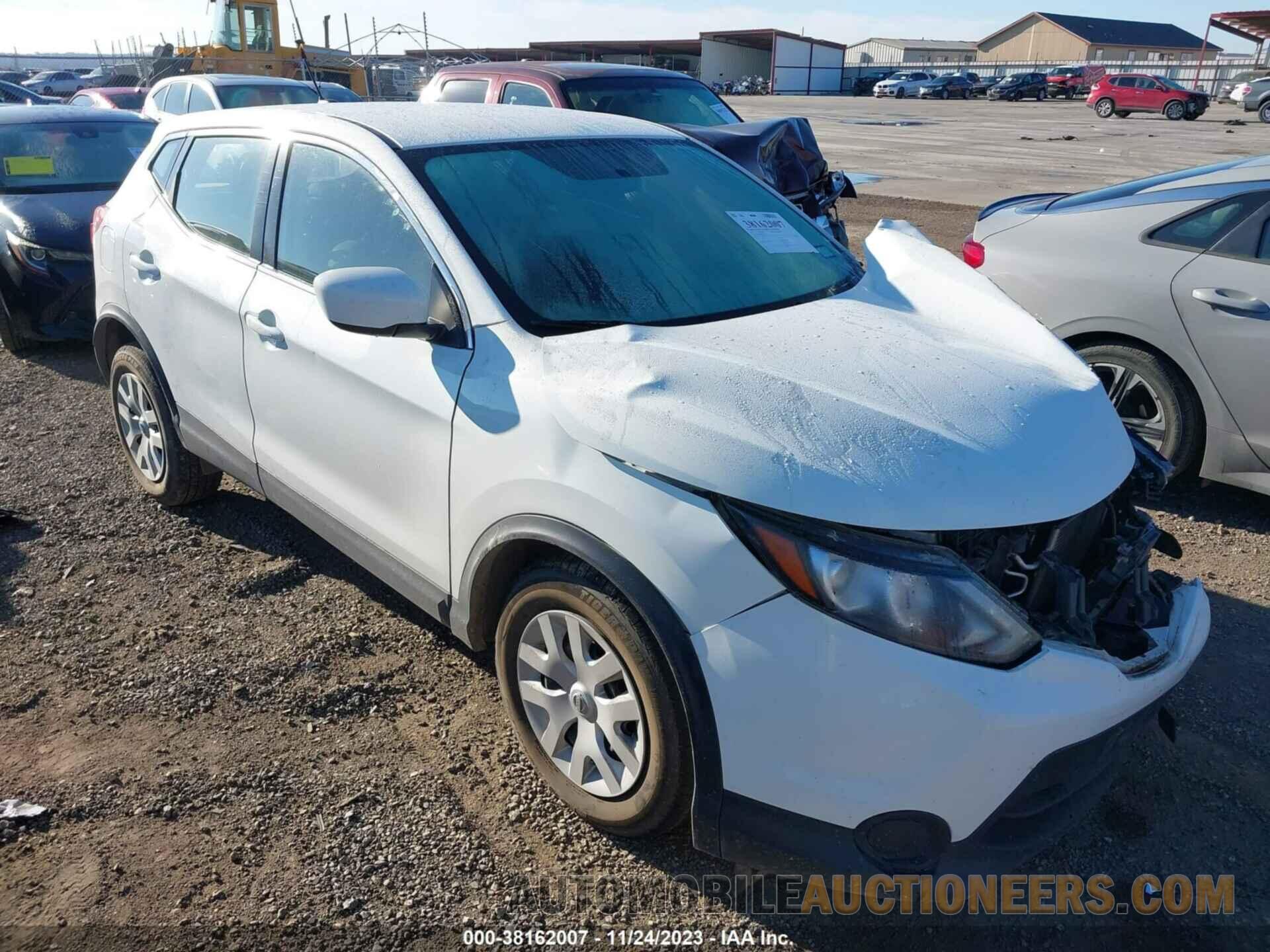 JN1BJ1CR0JW251334 NISSAN ROGUE SPORT 2018