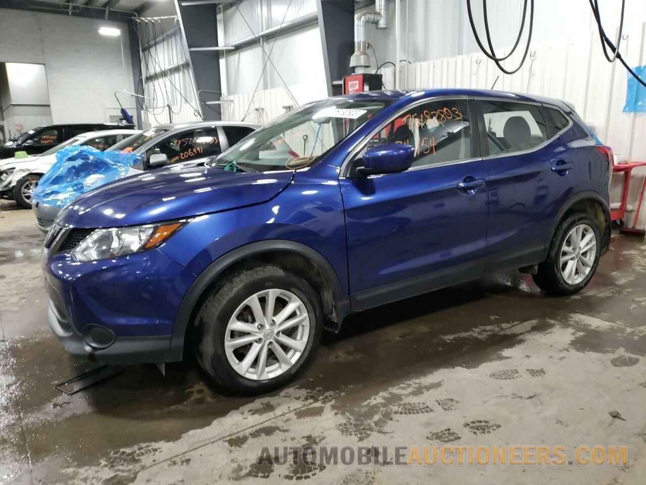 JN1BJ1CR0JW268750 NISSAN ROGUE 2018