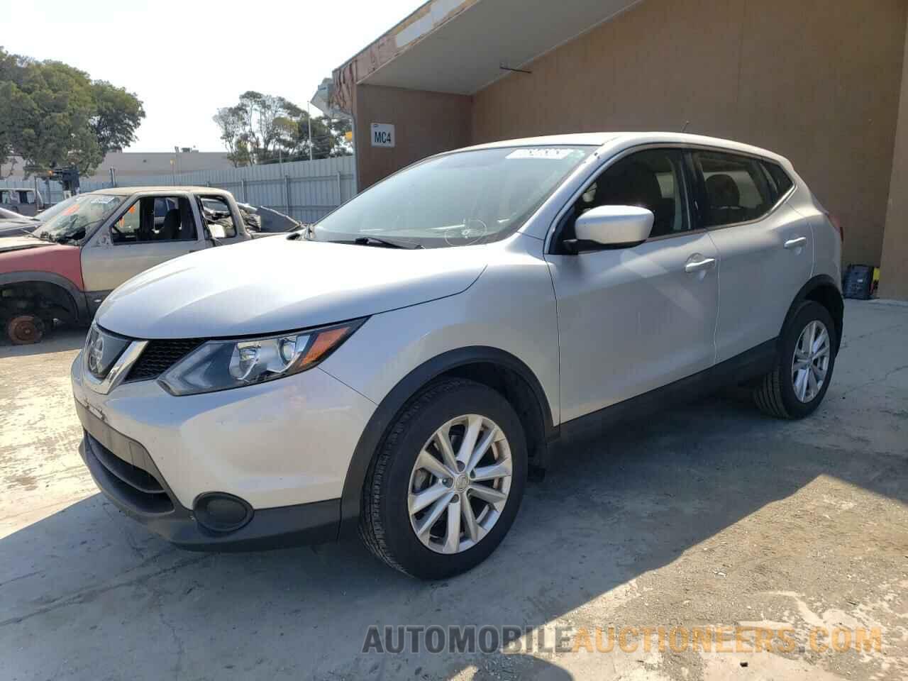 JN1BJ1CR0JW600945 NISSAN ROGUE 2018