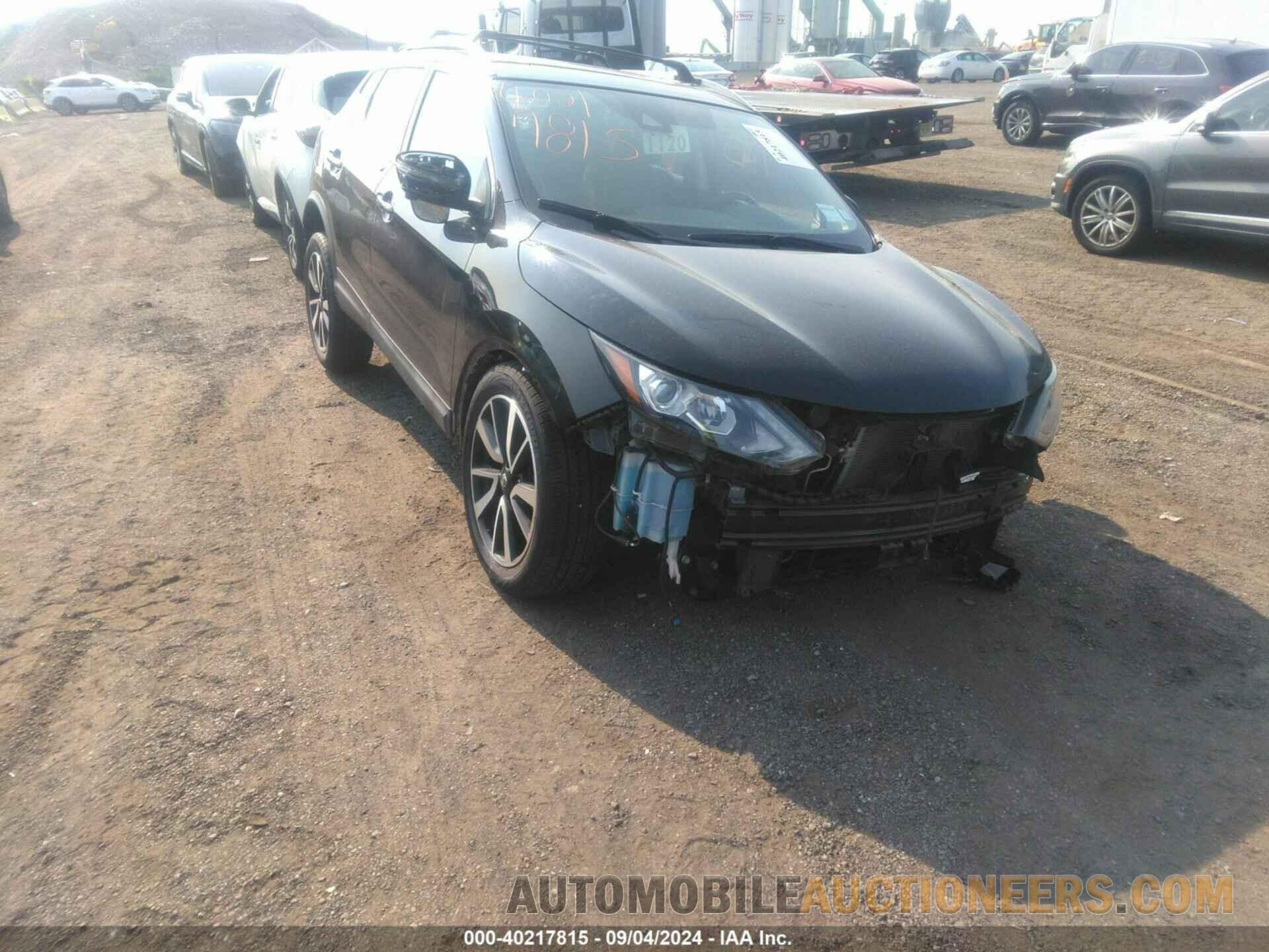 JN1BJ1CR1HW126756 NISSAN ROGUE SPORT 2017