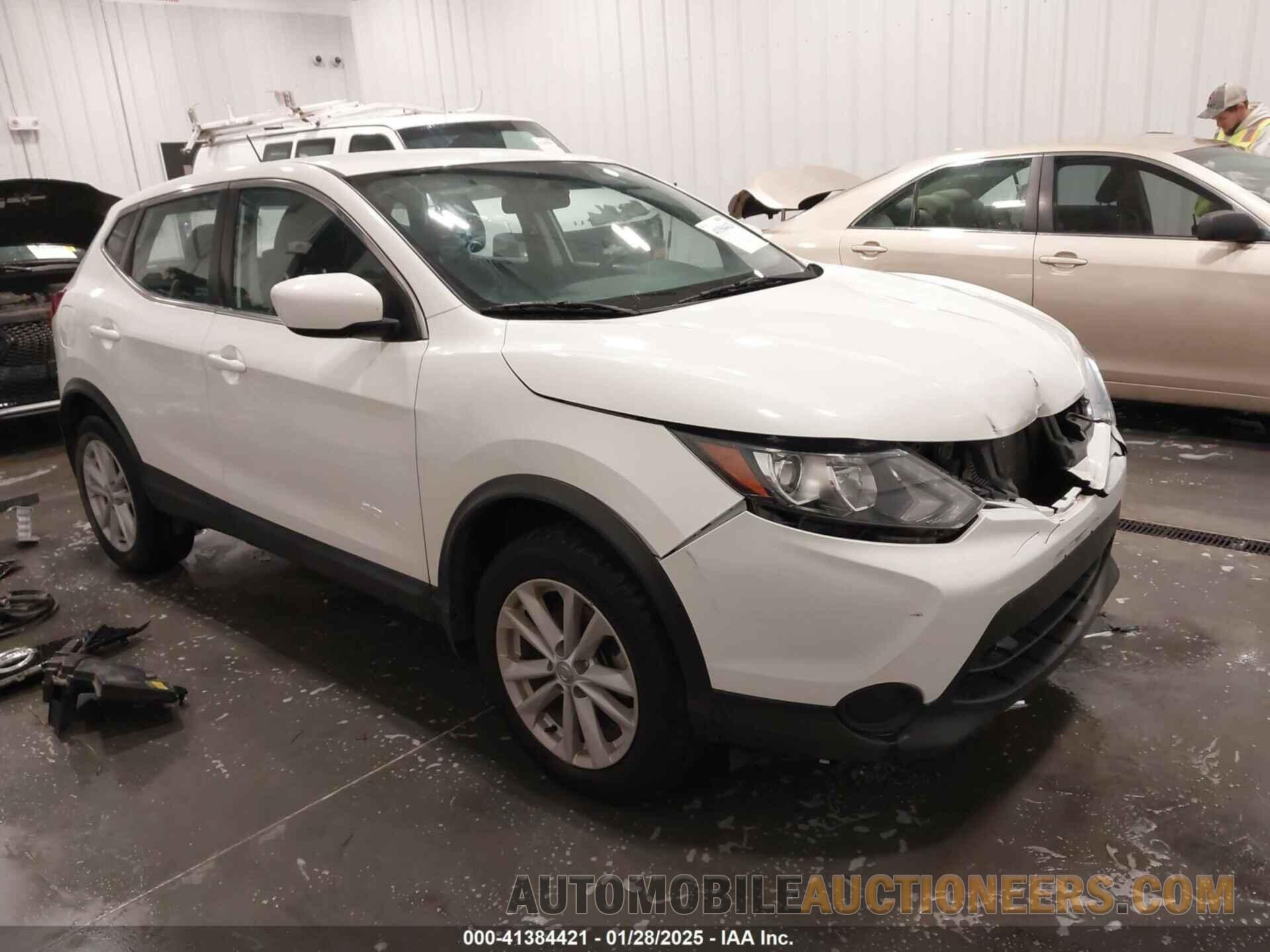 JN1BJ1CR1HW127910 NISSAN ROGUE SPORT 2017